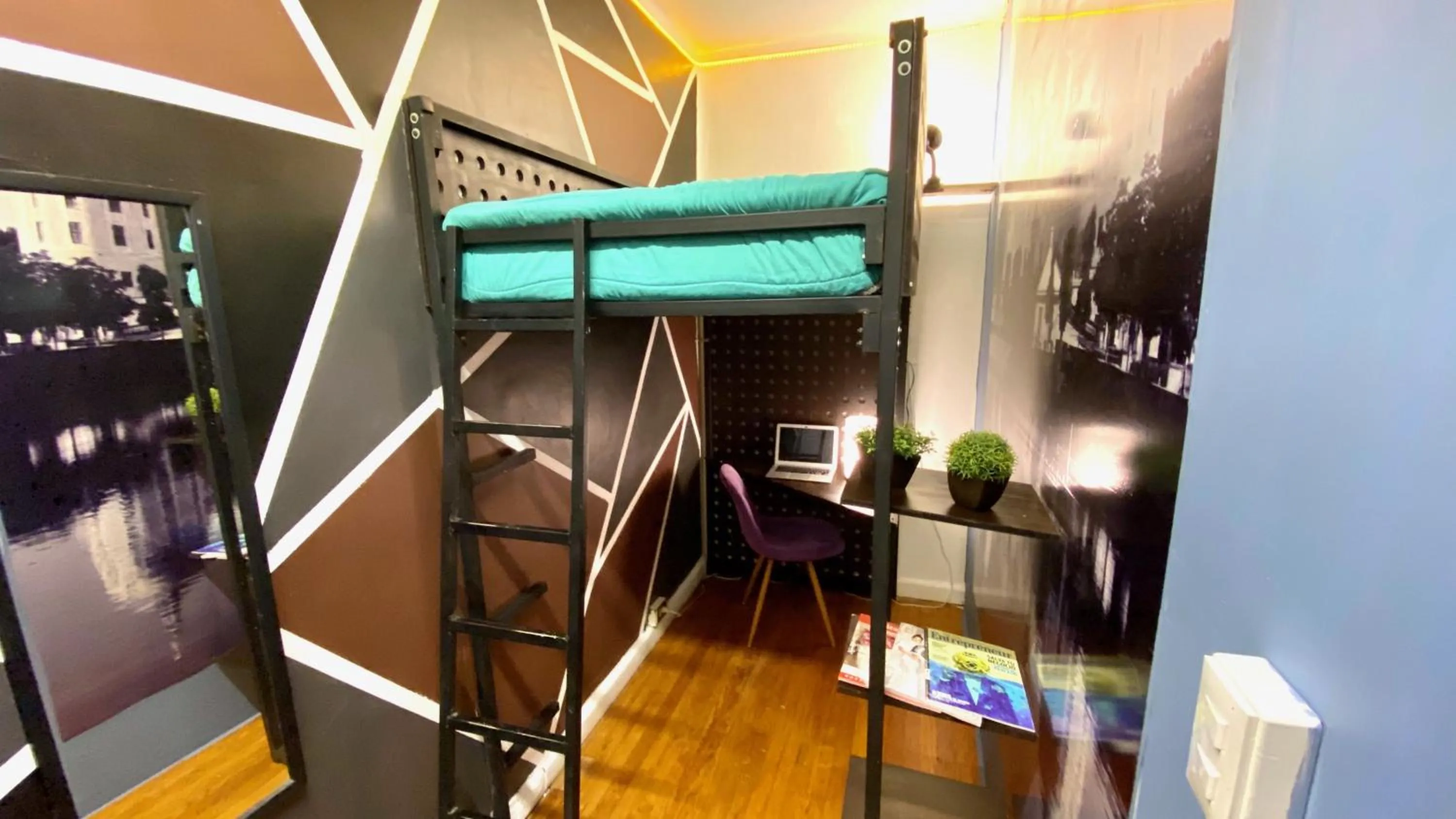 bunk bed in ROOMIES HOSTEL Condesa