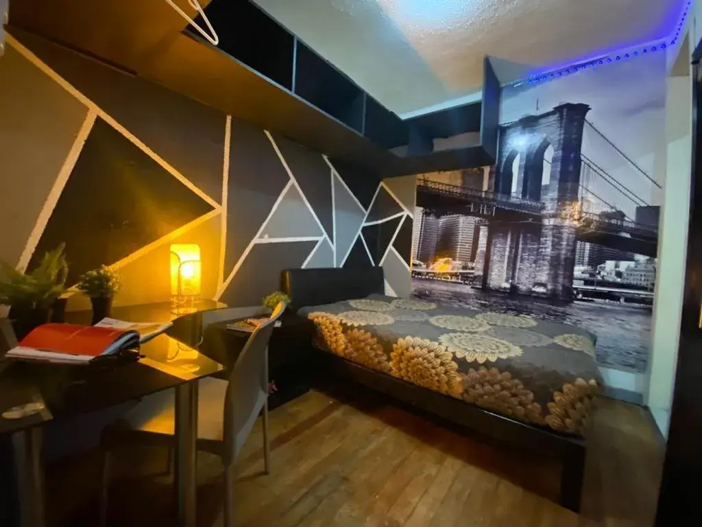 Double Room with Private Bathroom in ROOMIES HOSTEL Condesa Double Room with Private Bathroom in ROOMIES HOSTEL Condesa