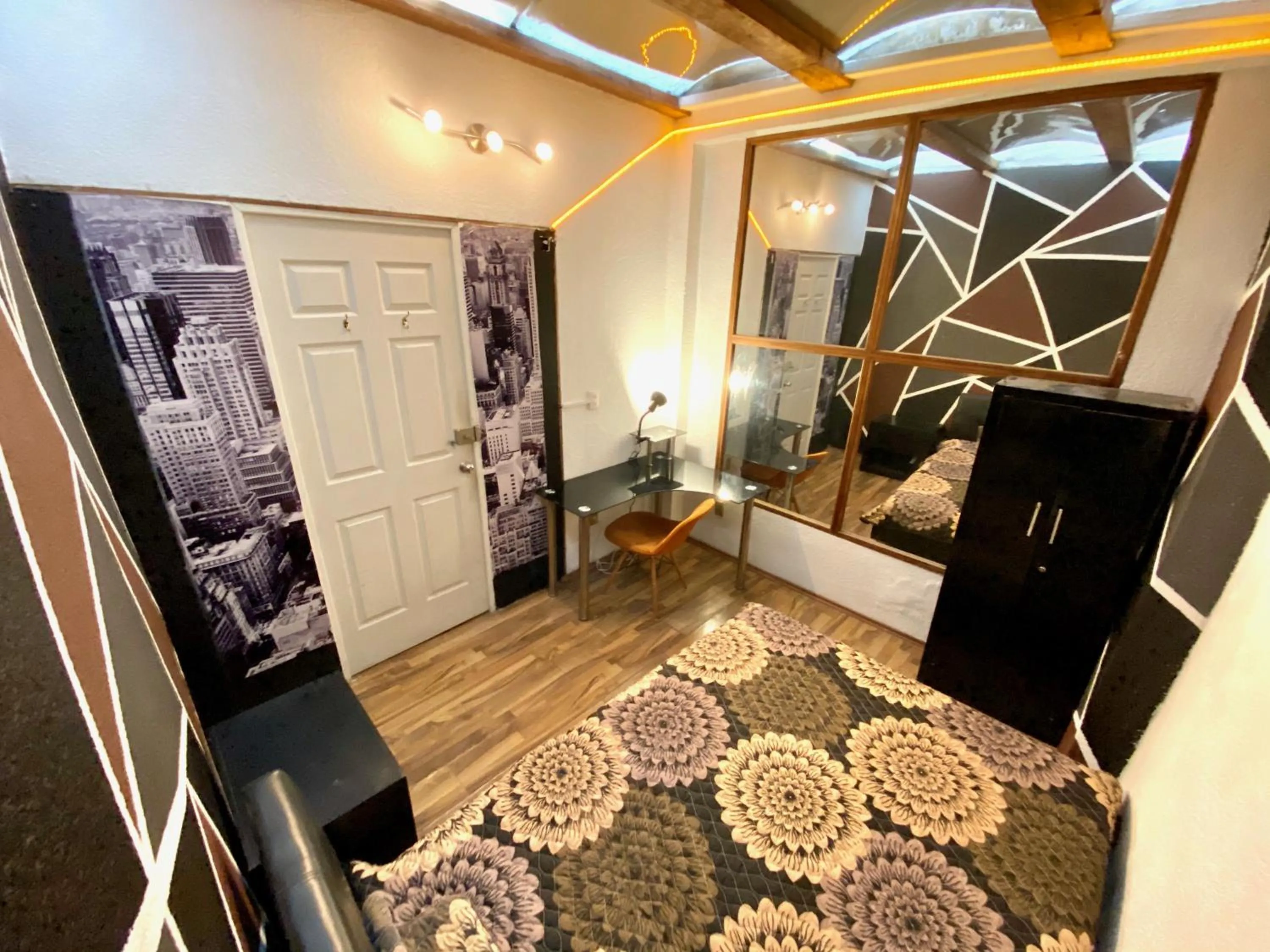 Photo of the whole room in ROOMIES HOSTEL Condesa