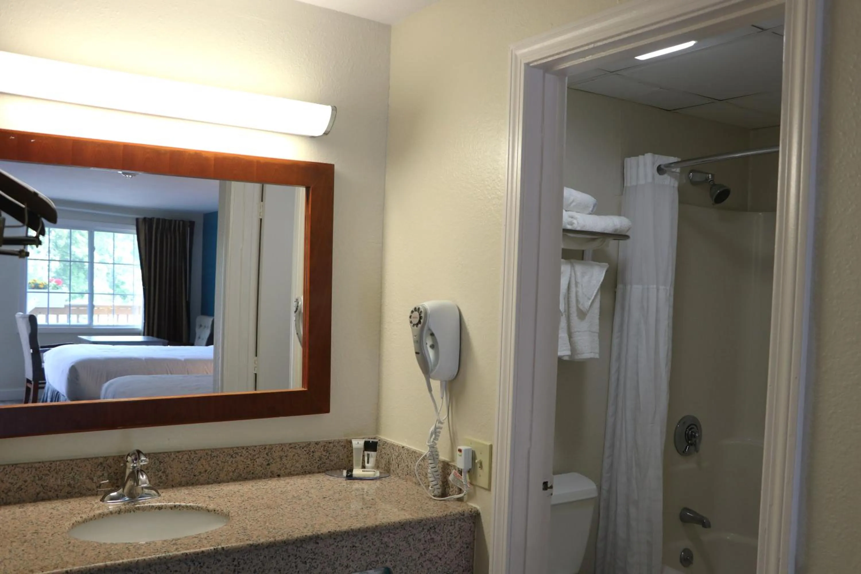 Bathroom, Bed in Sunbird Cape Cod Resort