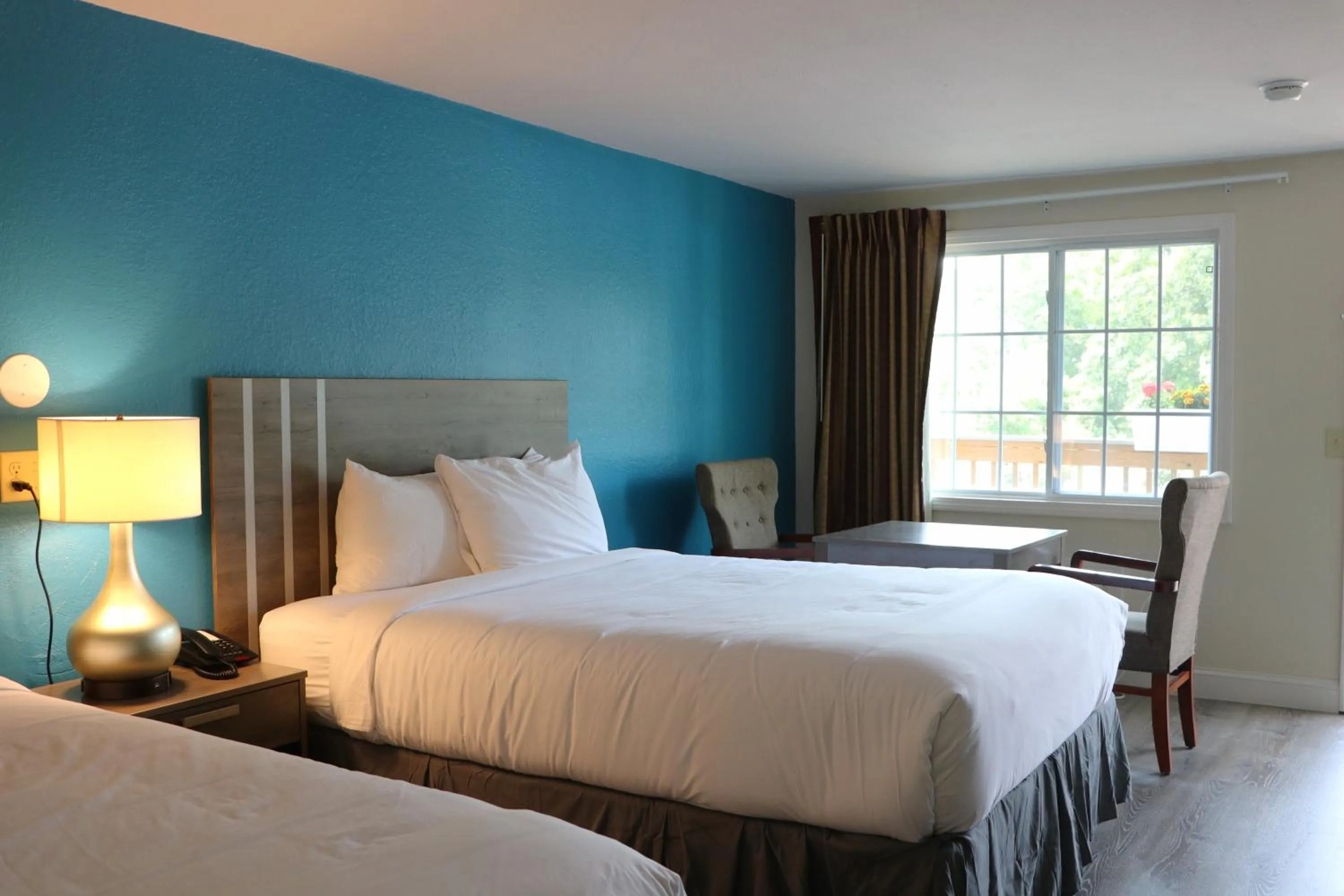 Photo of the whole room, Bed in Sunbird Cape Cod Resort