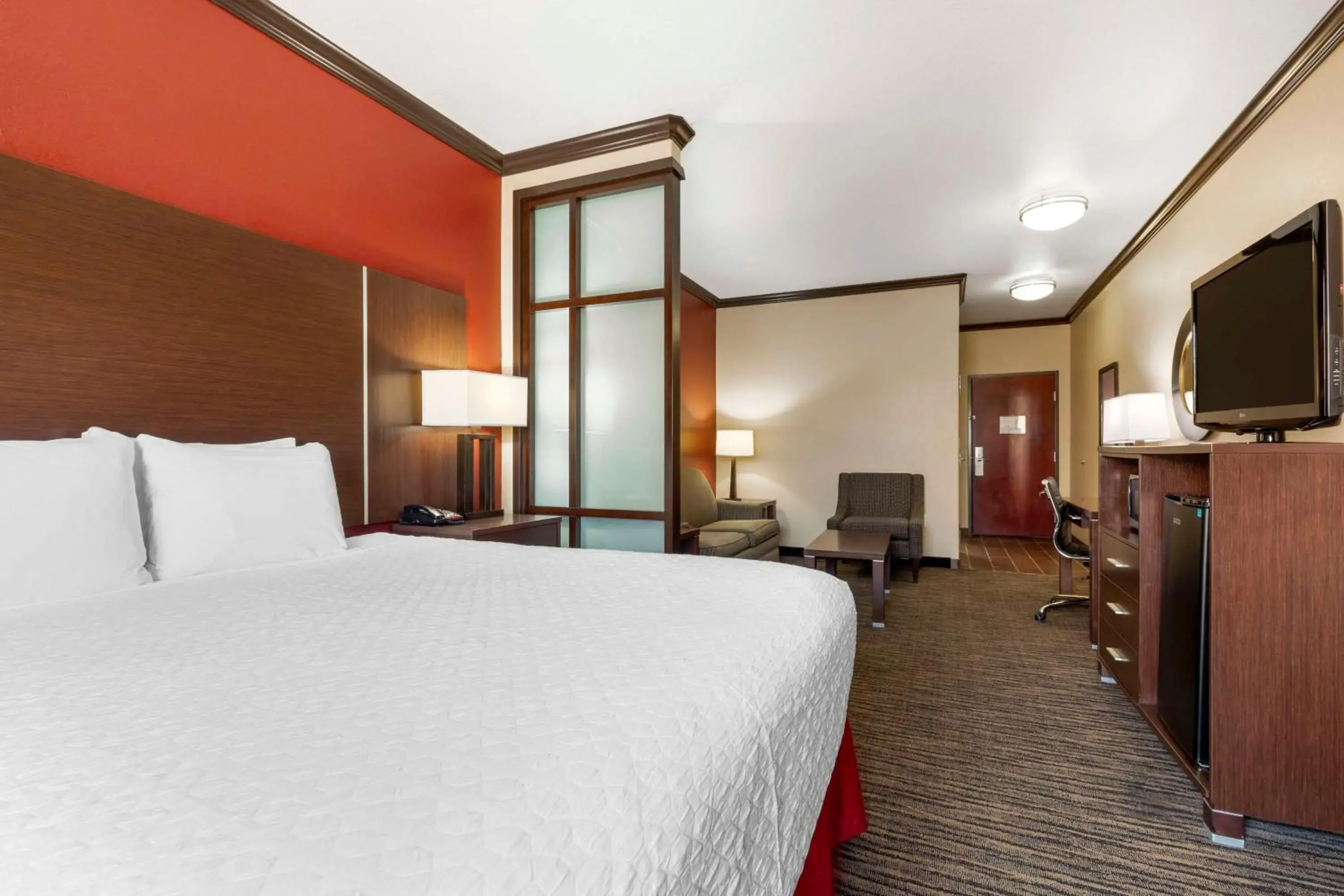 Photo of the whole room, Bed in Best Western Plus Classic Inn and Suites Photo of the whole room, Bed in Best Western Plus Classic Inn and Suites