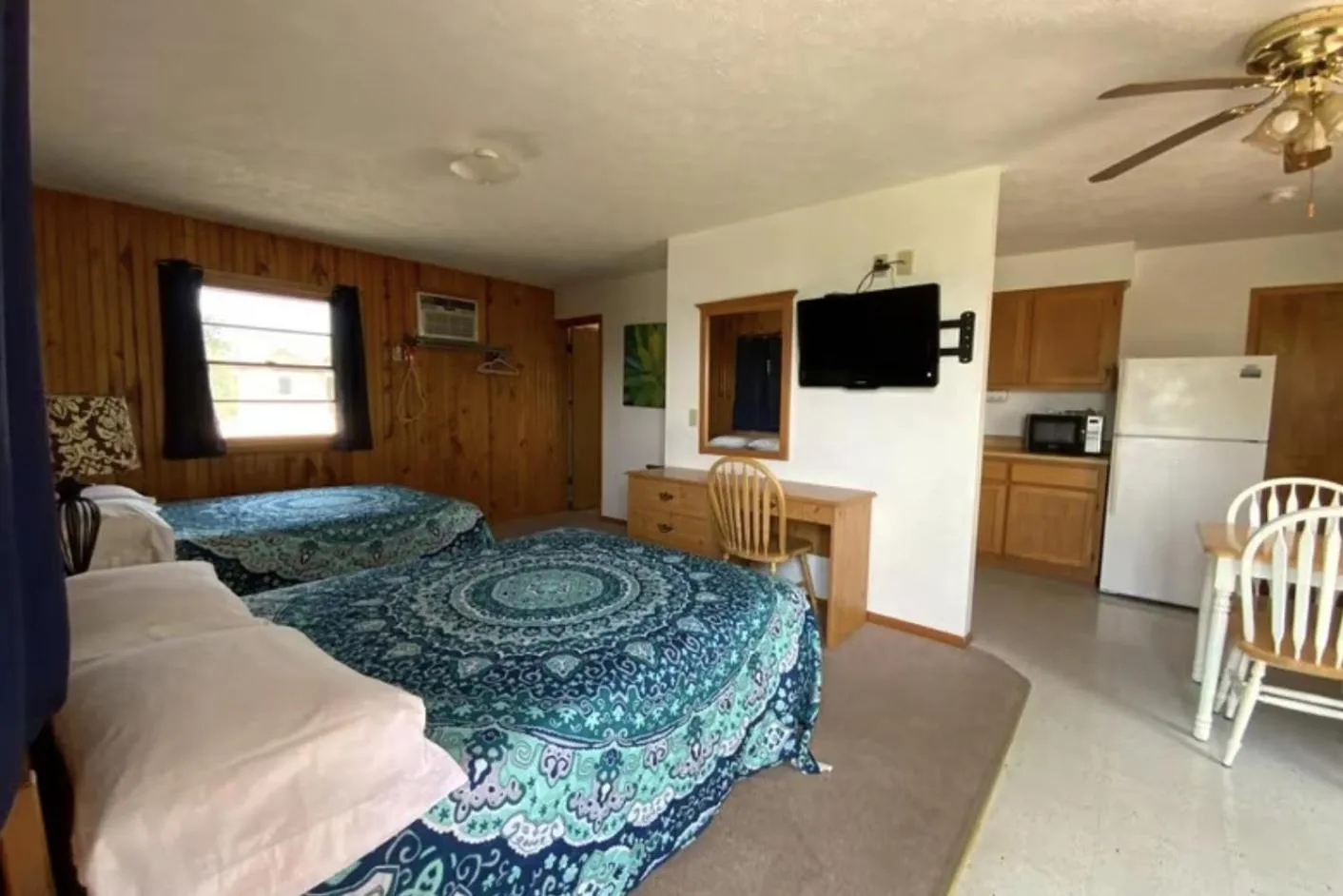 TV and multimedia, Bed in Driftwood Resort Bull Shoals