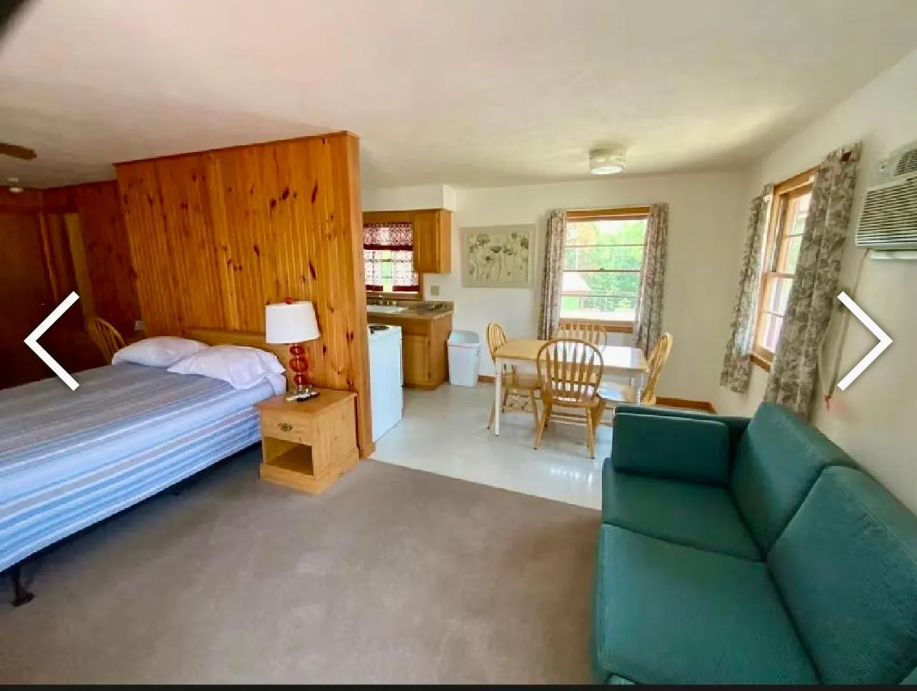 Bed in Driftwood Resort Bull Shoals