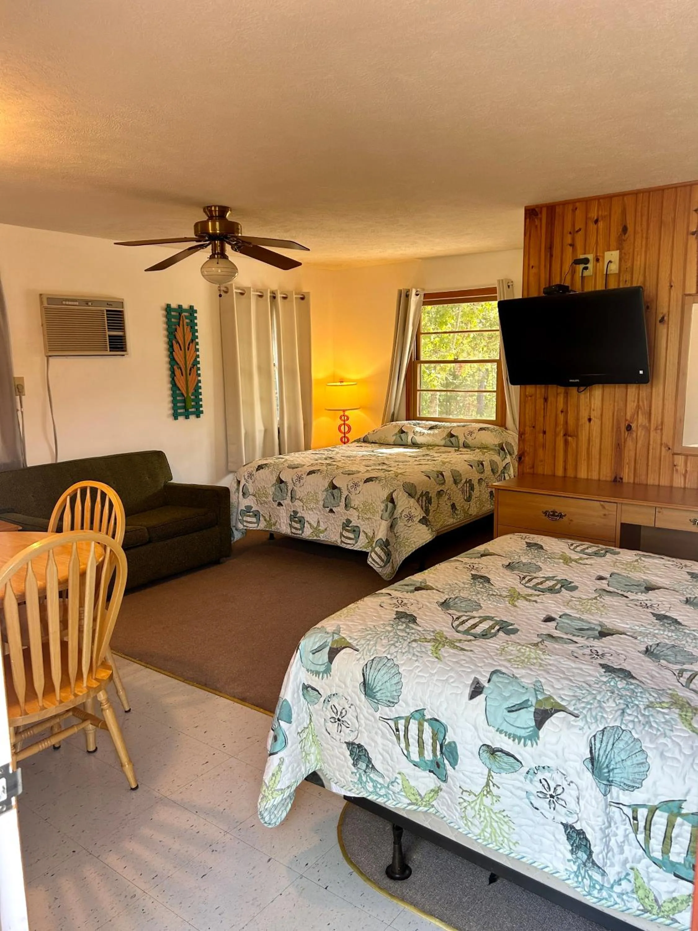 Bed in Driftwood Resort Bull Shoals