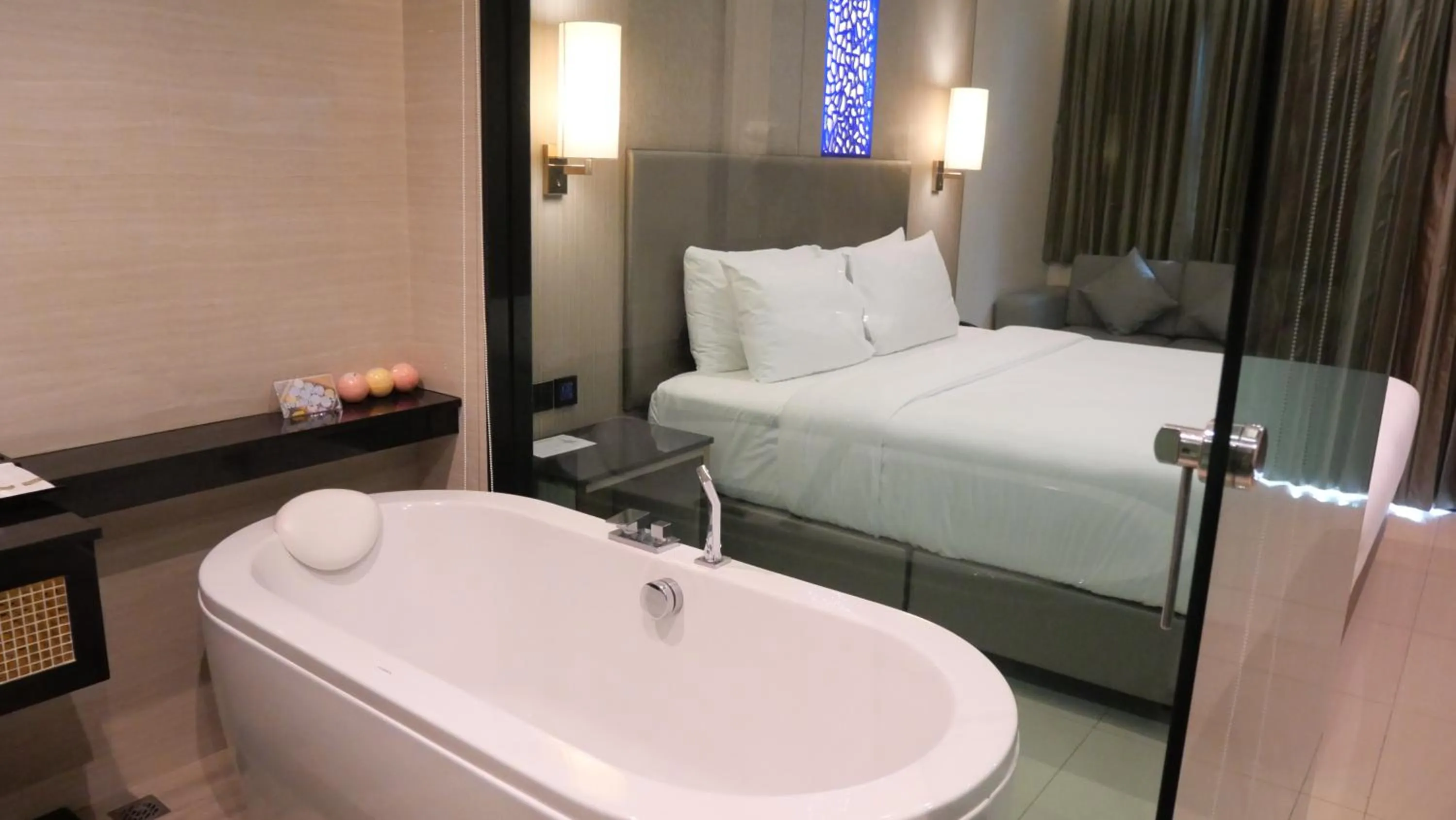 Bedroom, Bed in THE TJ HOTEL Pattaya