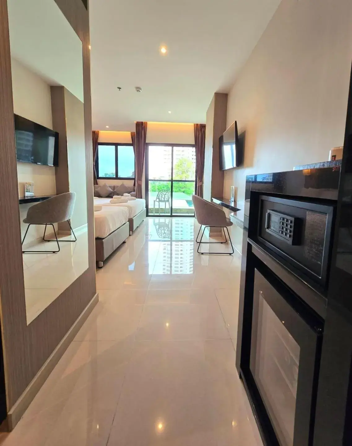 Photo of the whole room, Bed in THE TJ HOTEL Pattaya Photo of the whole room, Bed in THE TJ HOTEL Pattaya