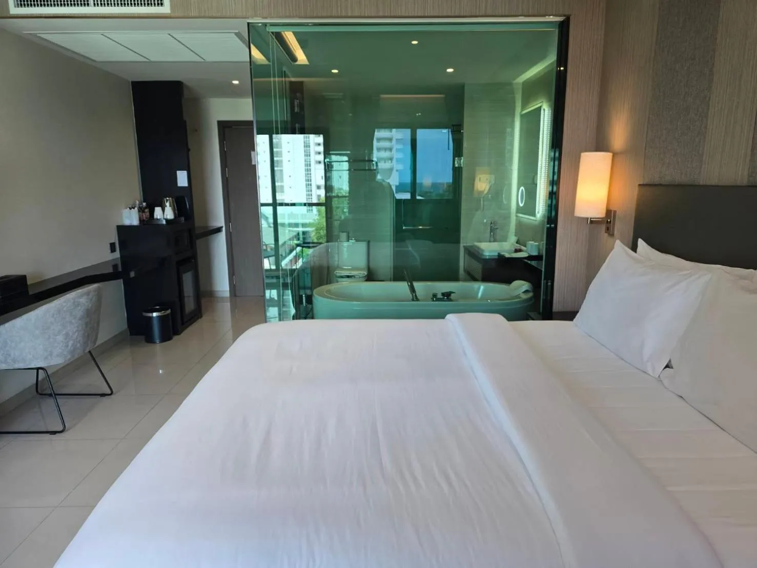 Bedroom, Bed in THE TJ HOTEL Pattaya