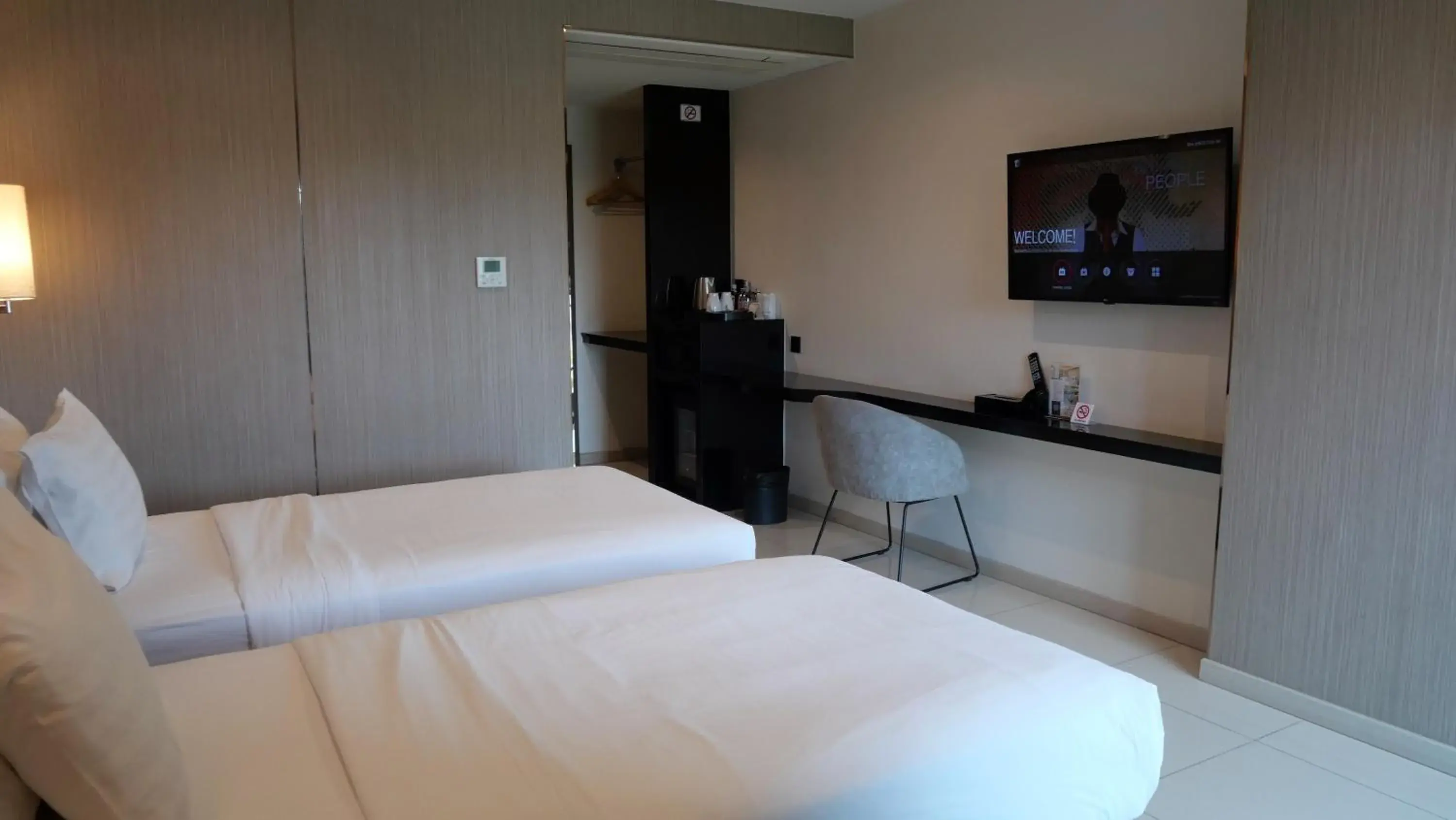 Deluxe Twin Room with Balcony in THE TJ HOTEL Pattaya Deluxe Twin Room with Balcony in THE TJ HOTEL Pattaya