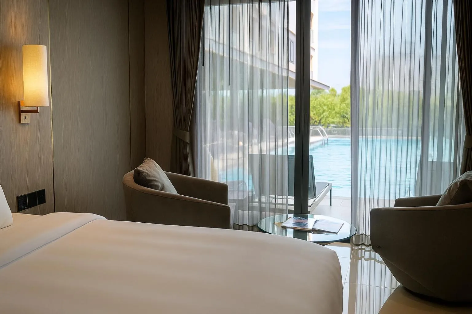 View (from property/room), Bed in THE TJ HOTEL Pattaya