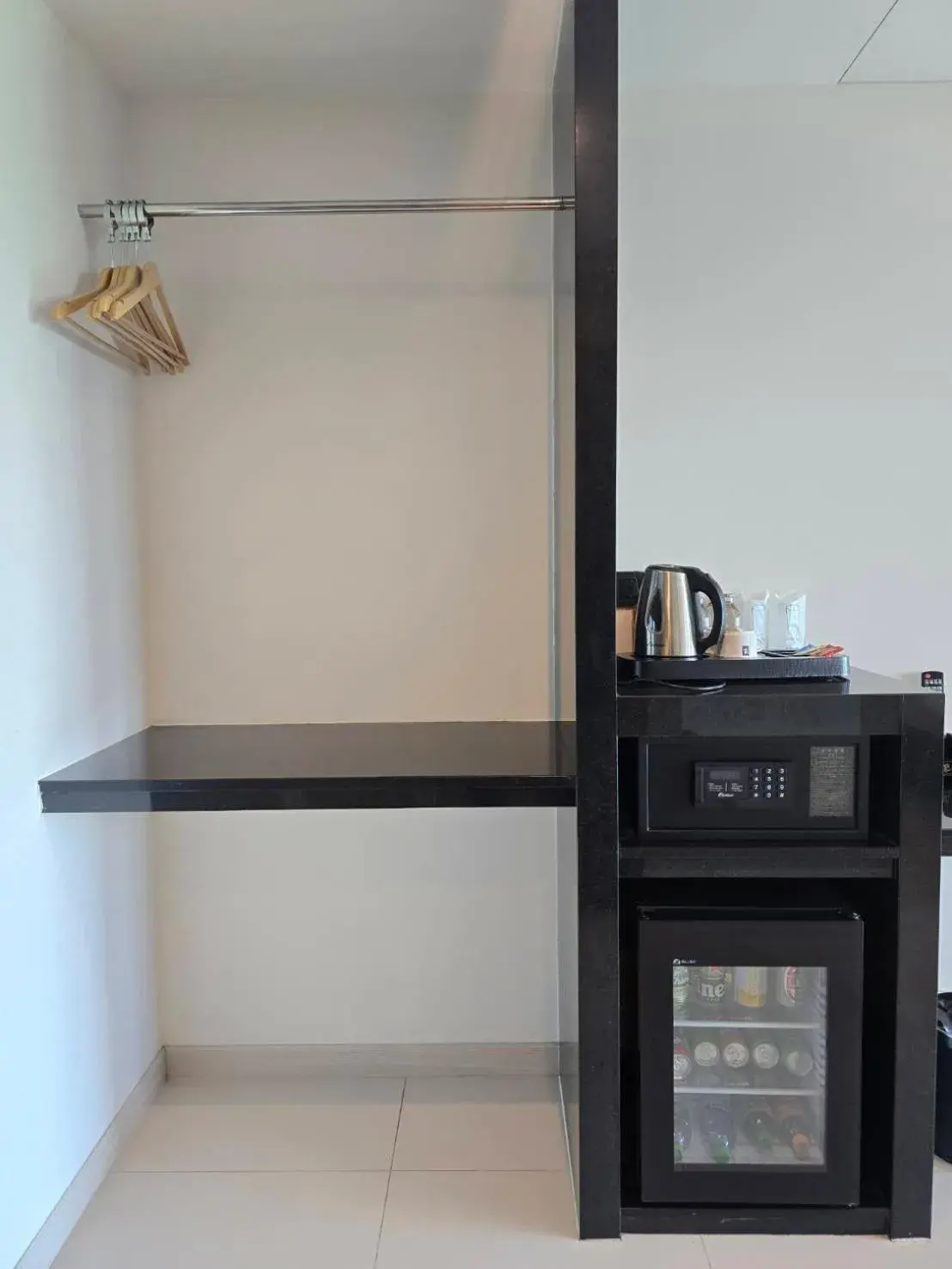 Deluxe Twin Room with Balcony in THE TJ HOTEL Pattaya Deluxe Twin Room with Balcony in THE TJ HOTEL Pattaya