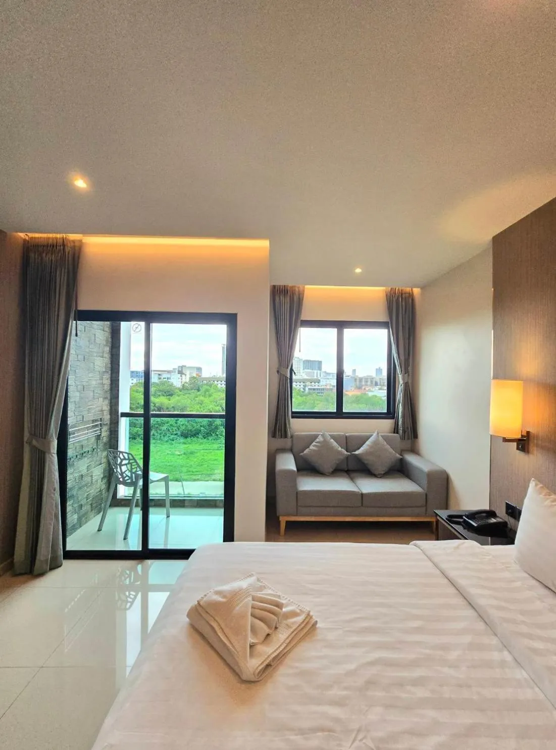 Photo of the whole room, Bed in THE TJ HOTEL Pattaya