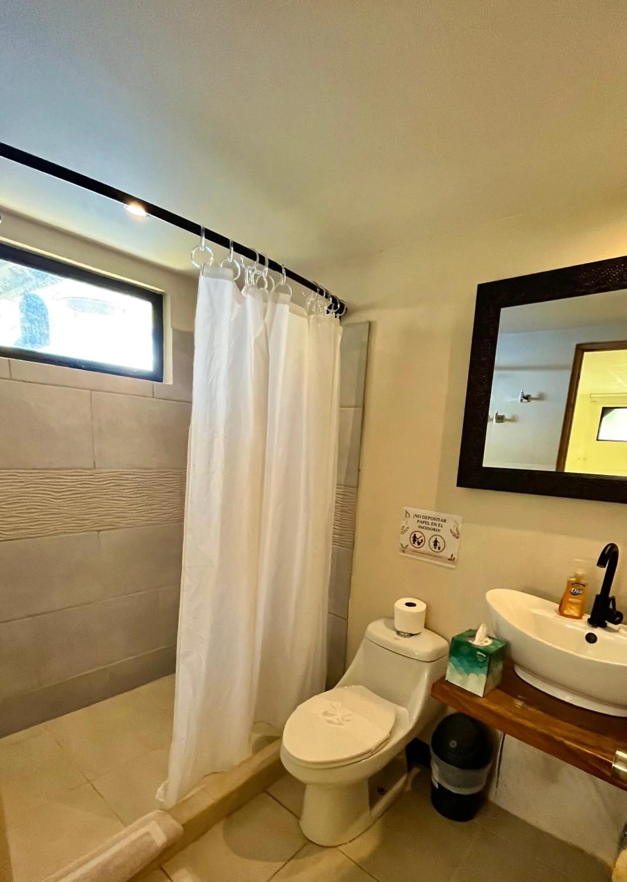 Bathroom in Hotel El Manglar y Cantarana