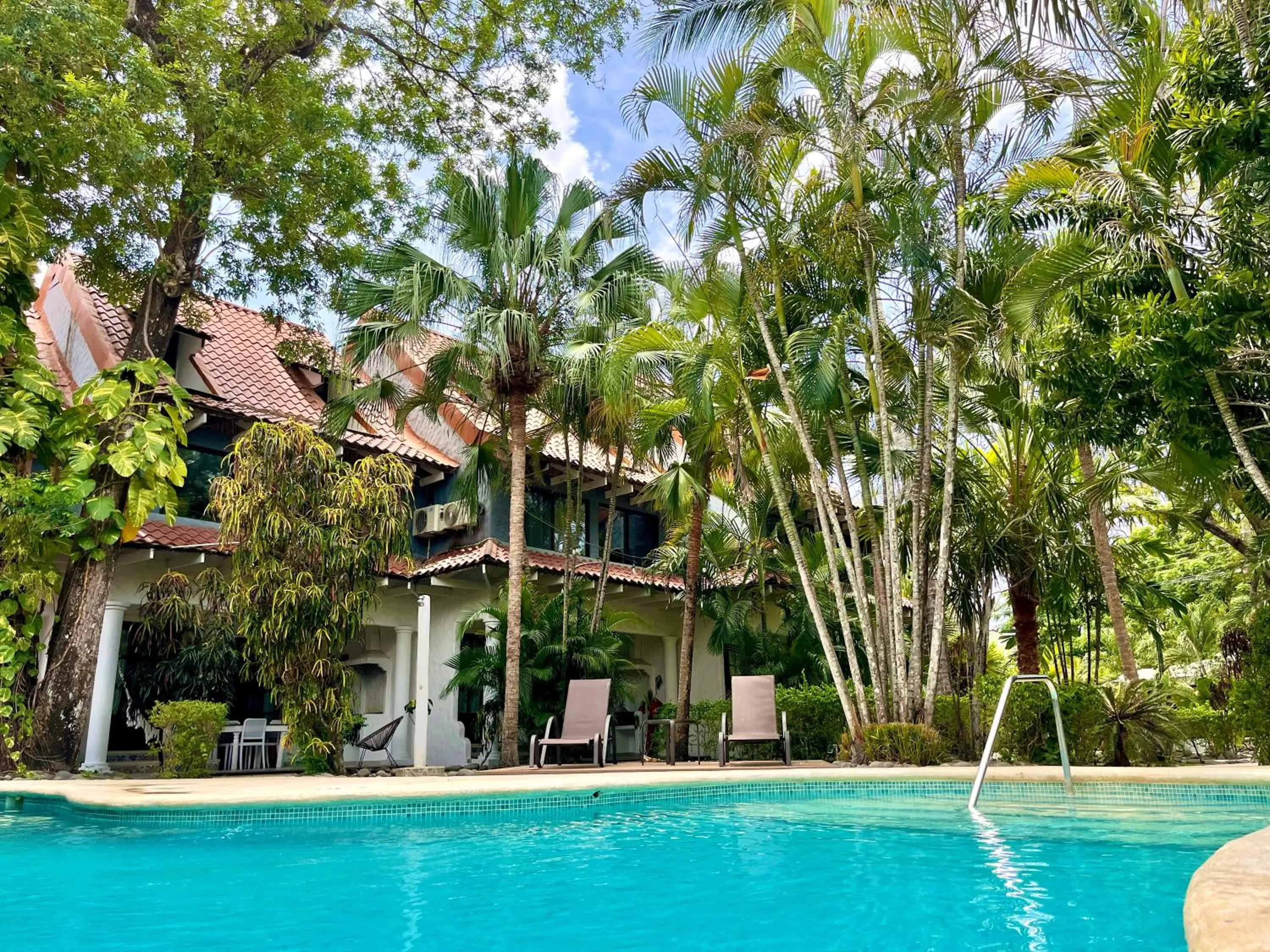 Swimming pool in Hotel El Manglar y Cantarana