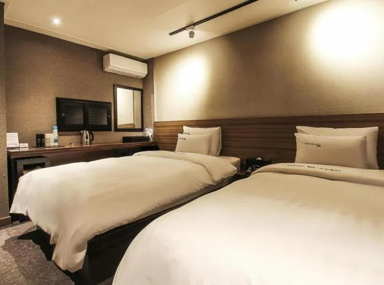 Bed in Gangnam Blanc