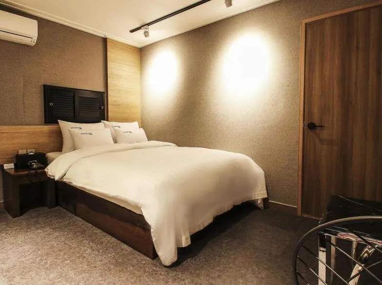 Bed in Gangnam Blanc
