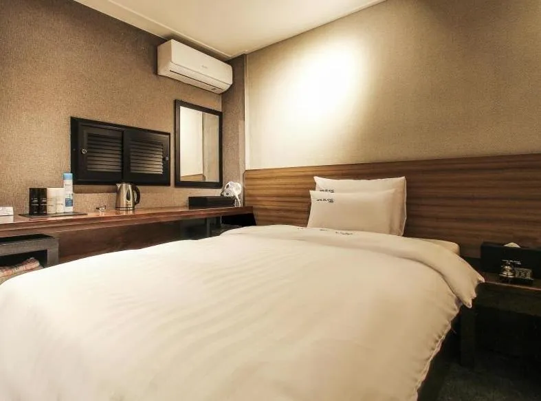 Bed in Gangnam Blanc