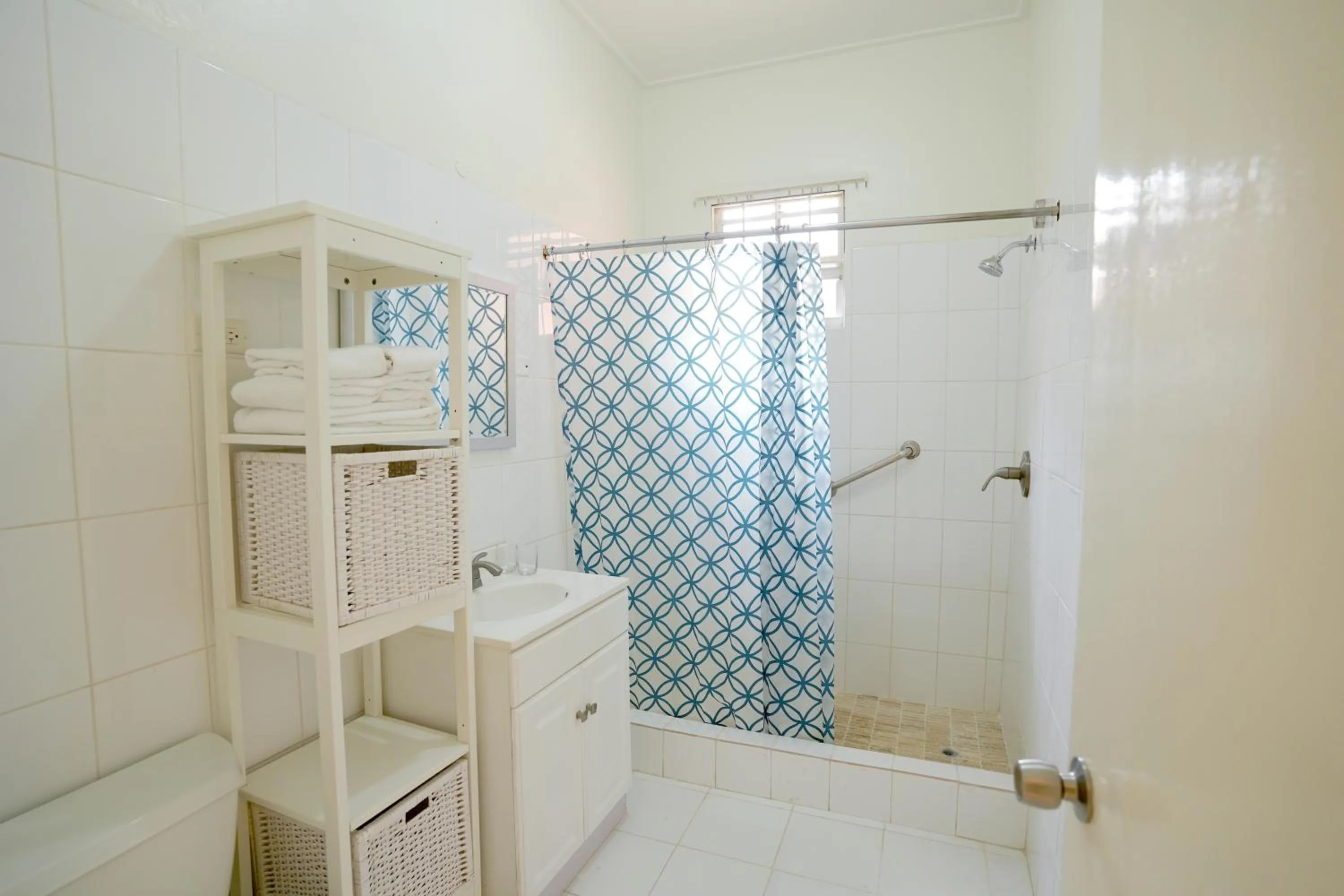 Bathroom in Worthing Court Apartment Hotel