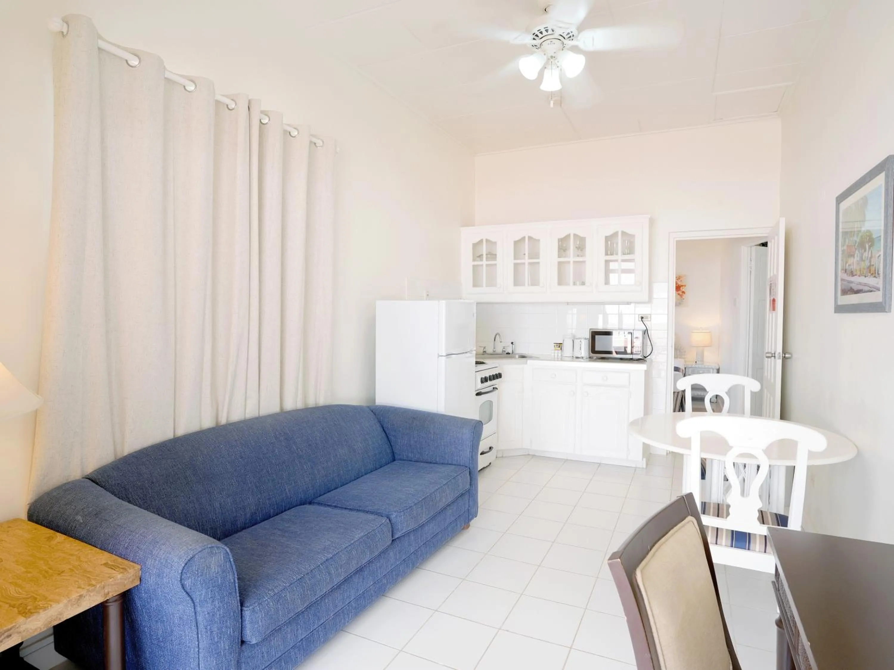 Kitchen or kitchenette in Worthing Court Apartment Hotel