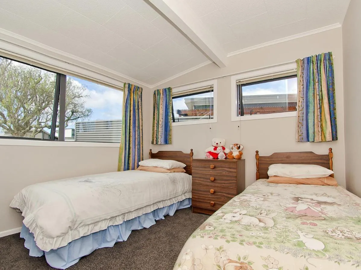 Property building, Bed in Sea Breeze - Whangamata Holiday Home