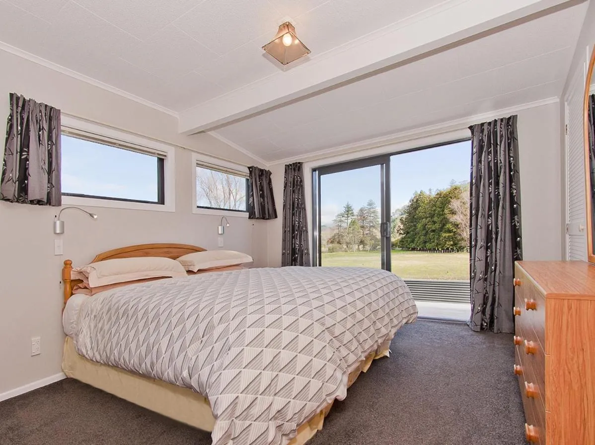 Property building, Bed in Sea Breeze - Whangamata Holiday Home