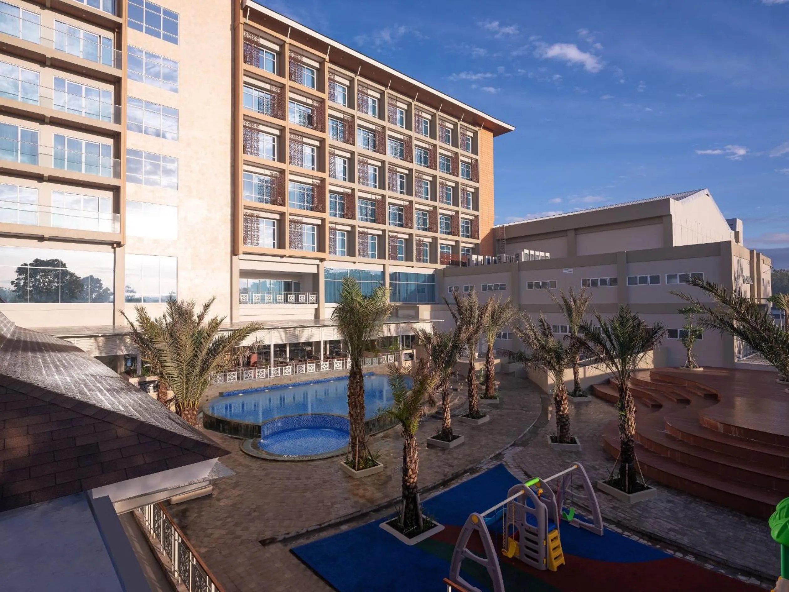 Swimming pool in Hotel Santika Gunungkidul
