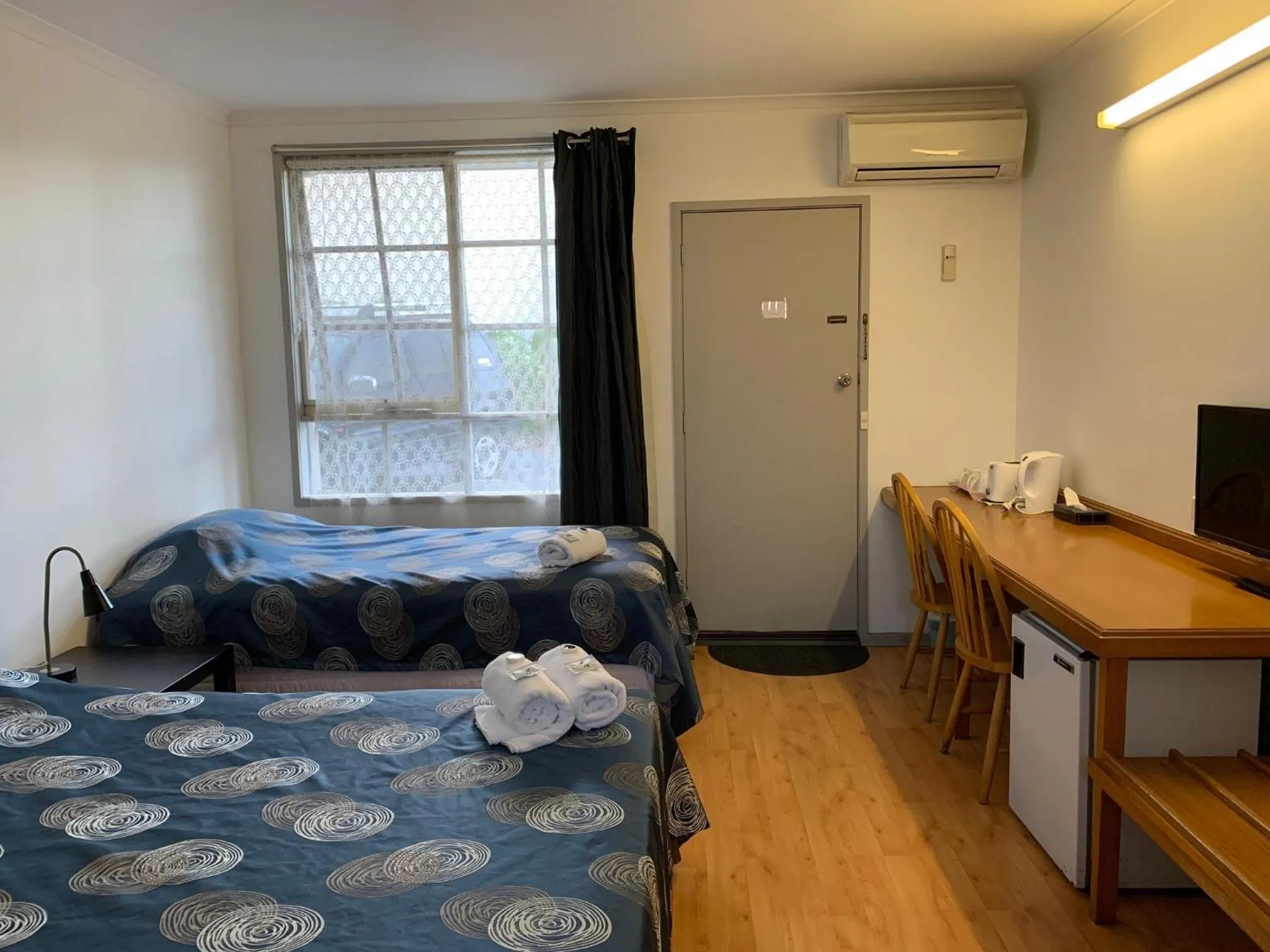 Bed in Beaconsfield Lodge Motel