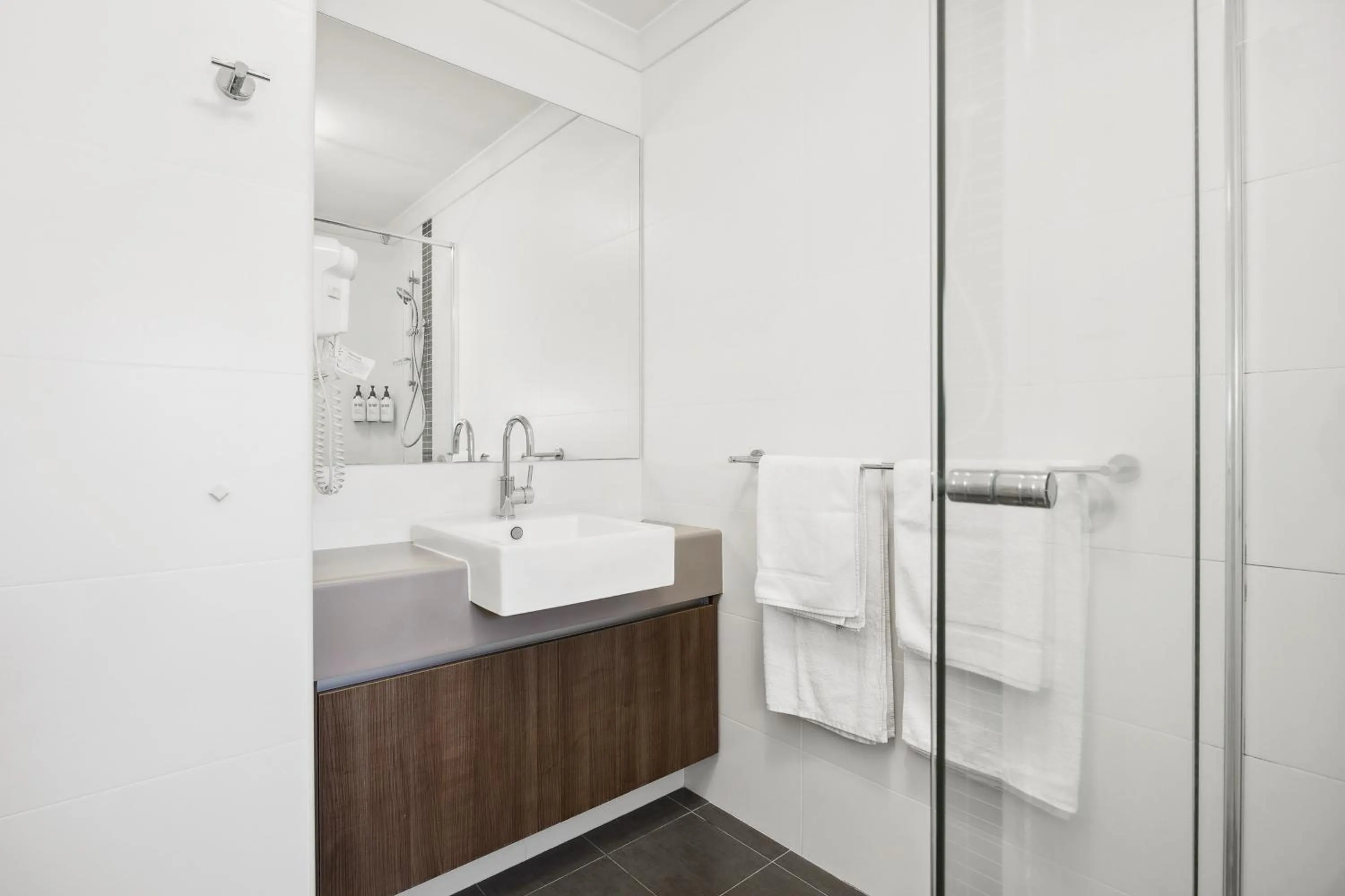 Bathroom in Quality Hotel Bayswater
