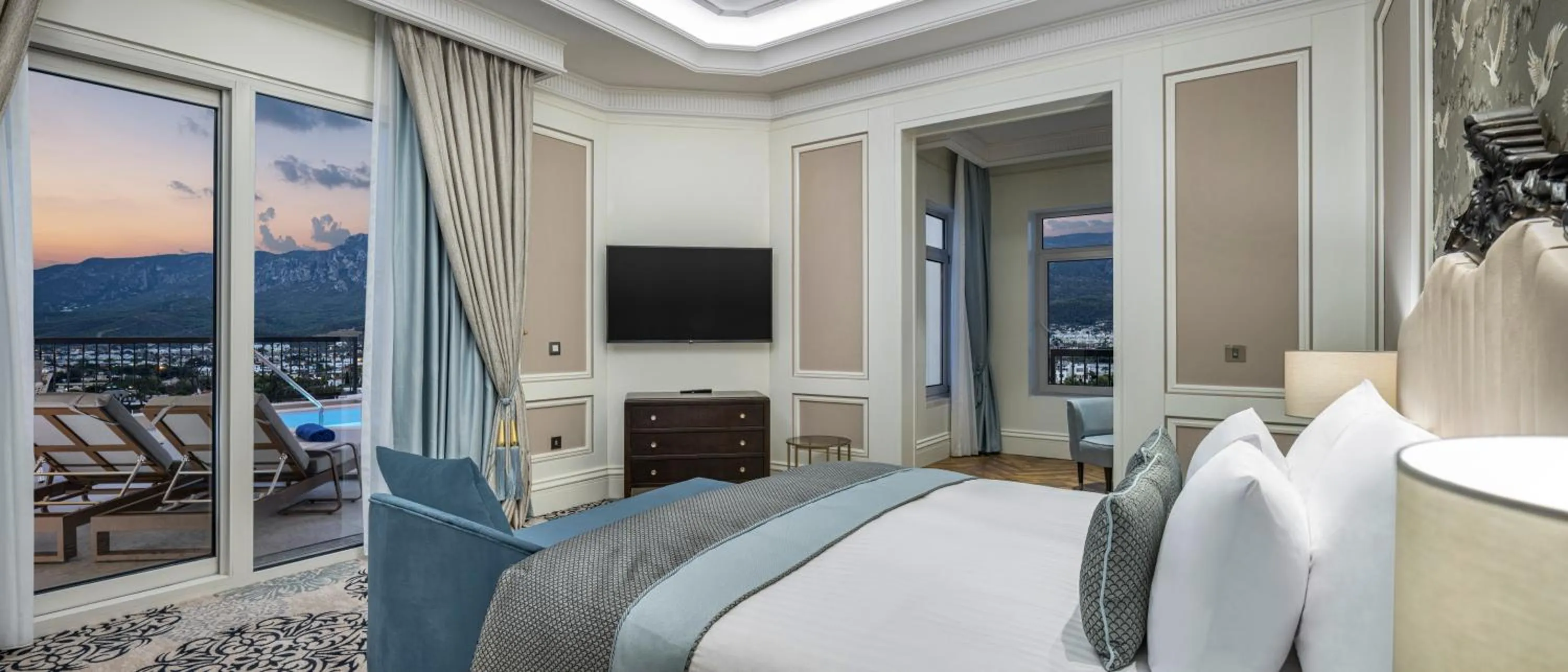 Bed in Merit Royal Diamond Hotel & SPA