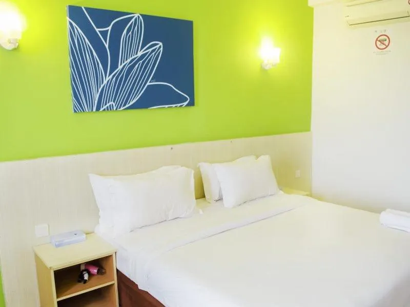 Bed in Temasek Hotel