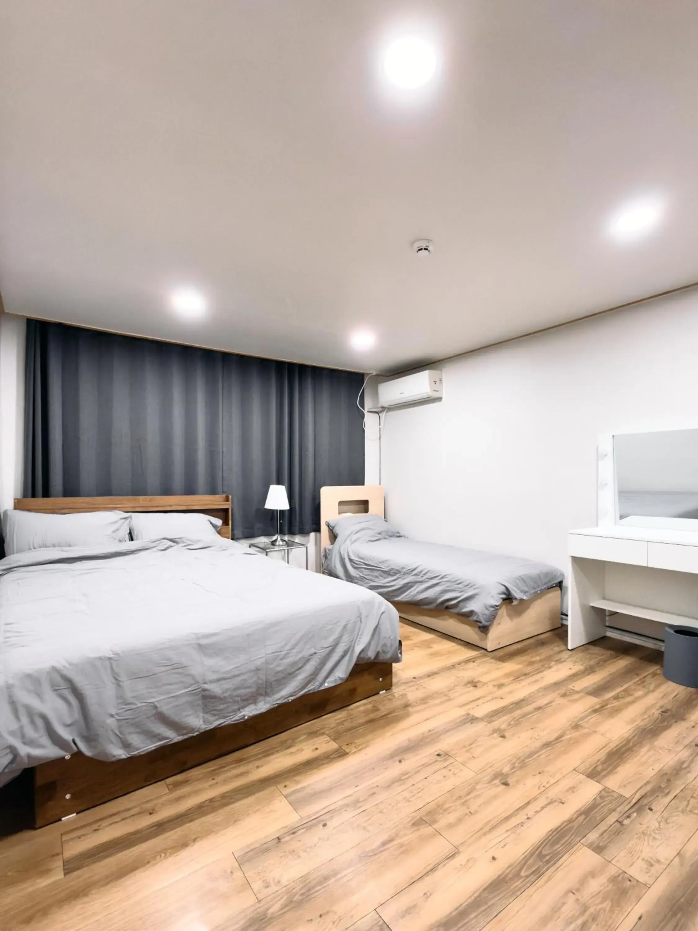 Annex wing Triple room 3 pax with private bathroom in Hithere guesthouse Annex wing Triple room 3 pax with private bathroom in Hithere guesthouse