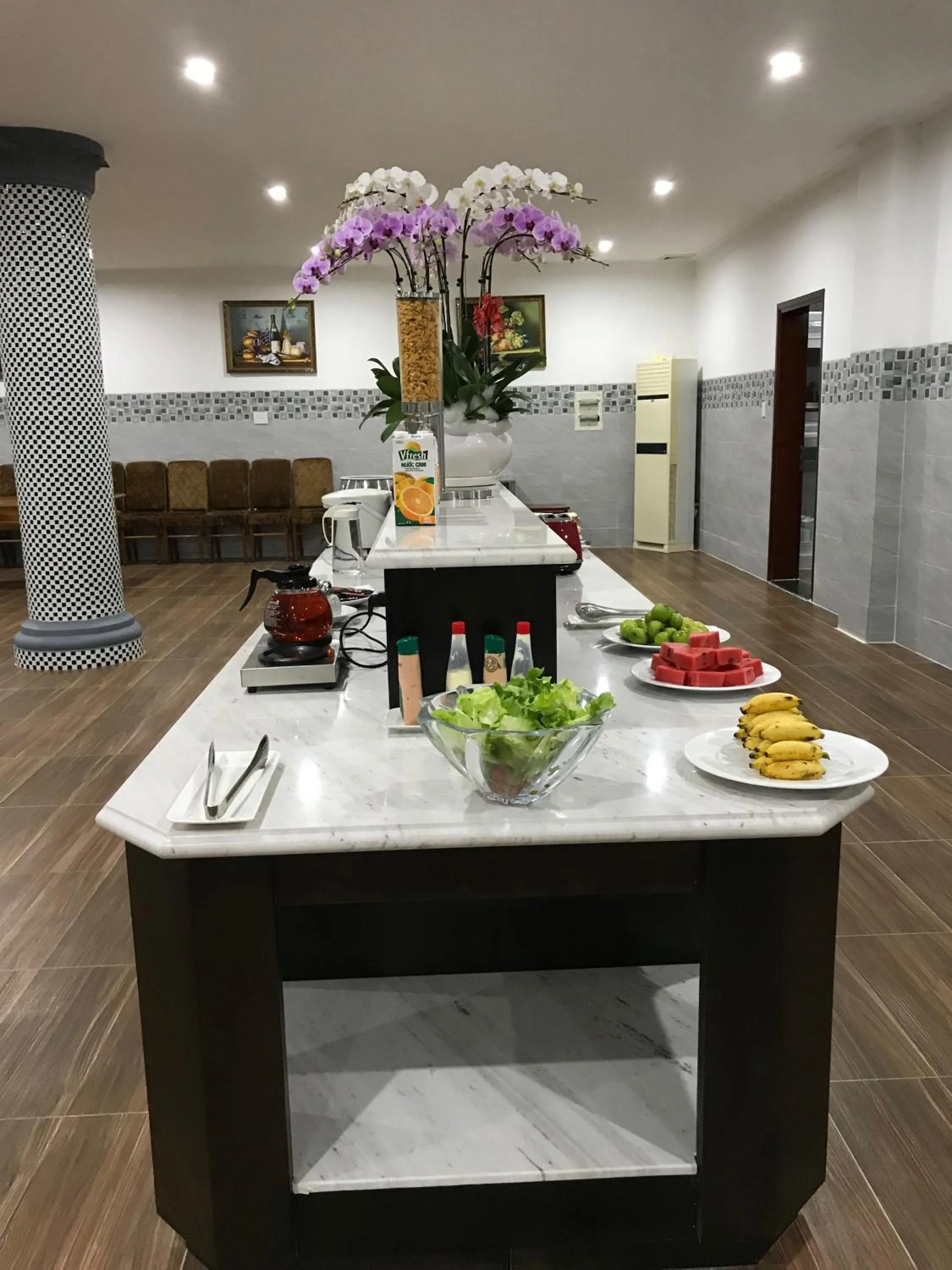 Restaurant/places to eat in Long Bao Chau Hotel