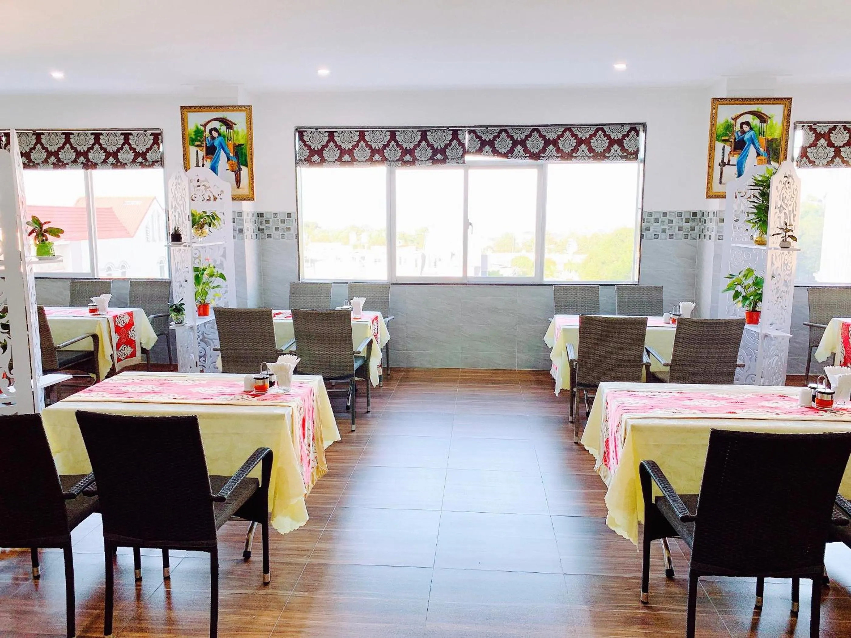 Restaurant/places to eat in Long Bao Chau Hotel