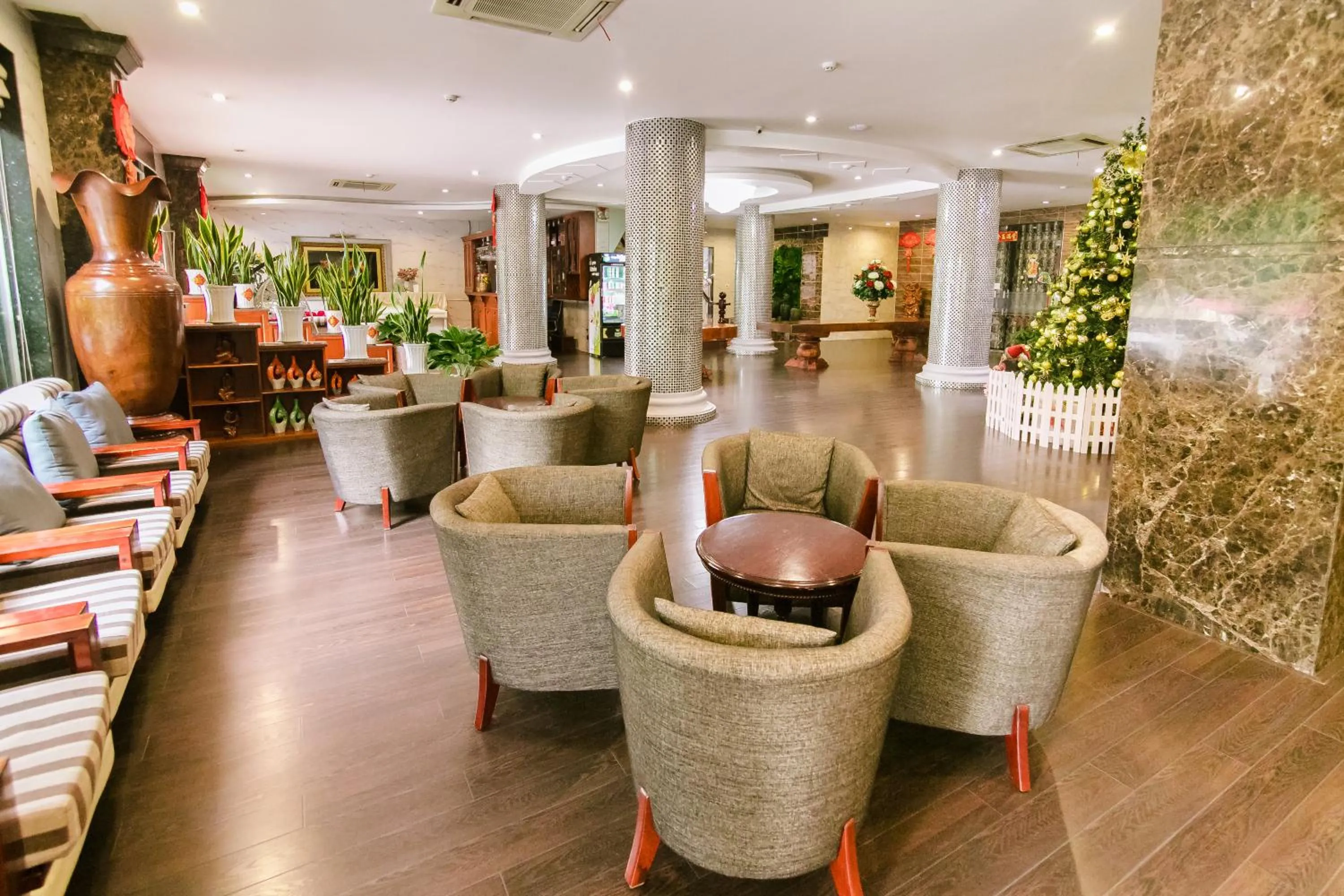 Lounge or bar in Long Bao Chau Hotel
