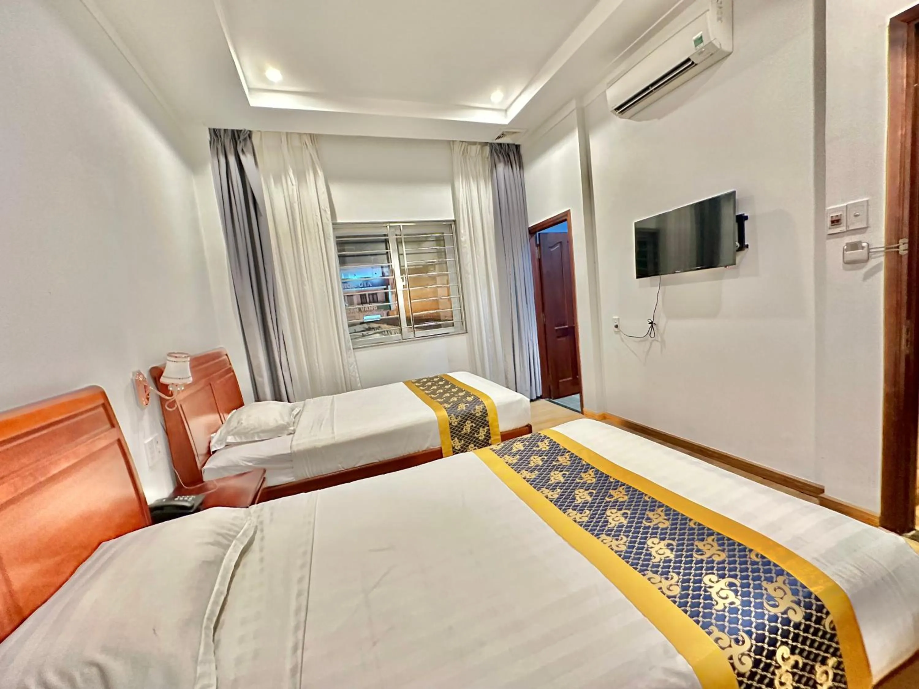 Bed in Long Bao Chau Hotel