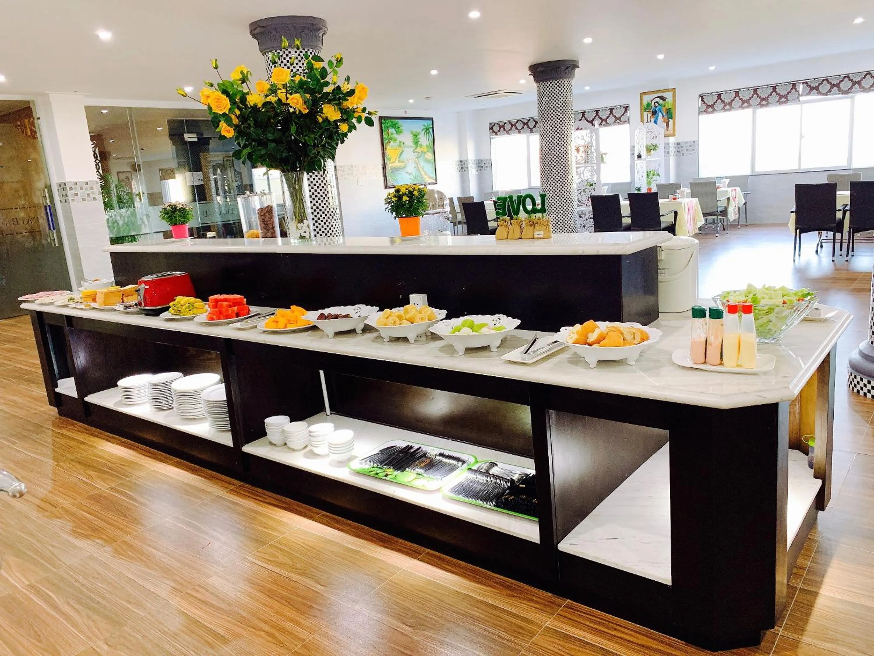 Food and drinks in Long Bao Chau Hotel