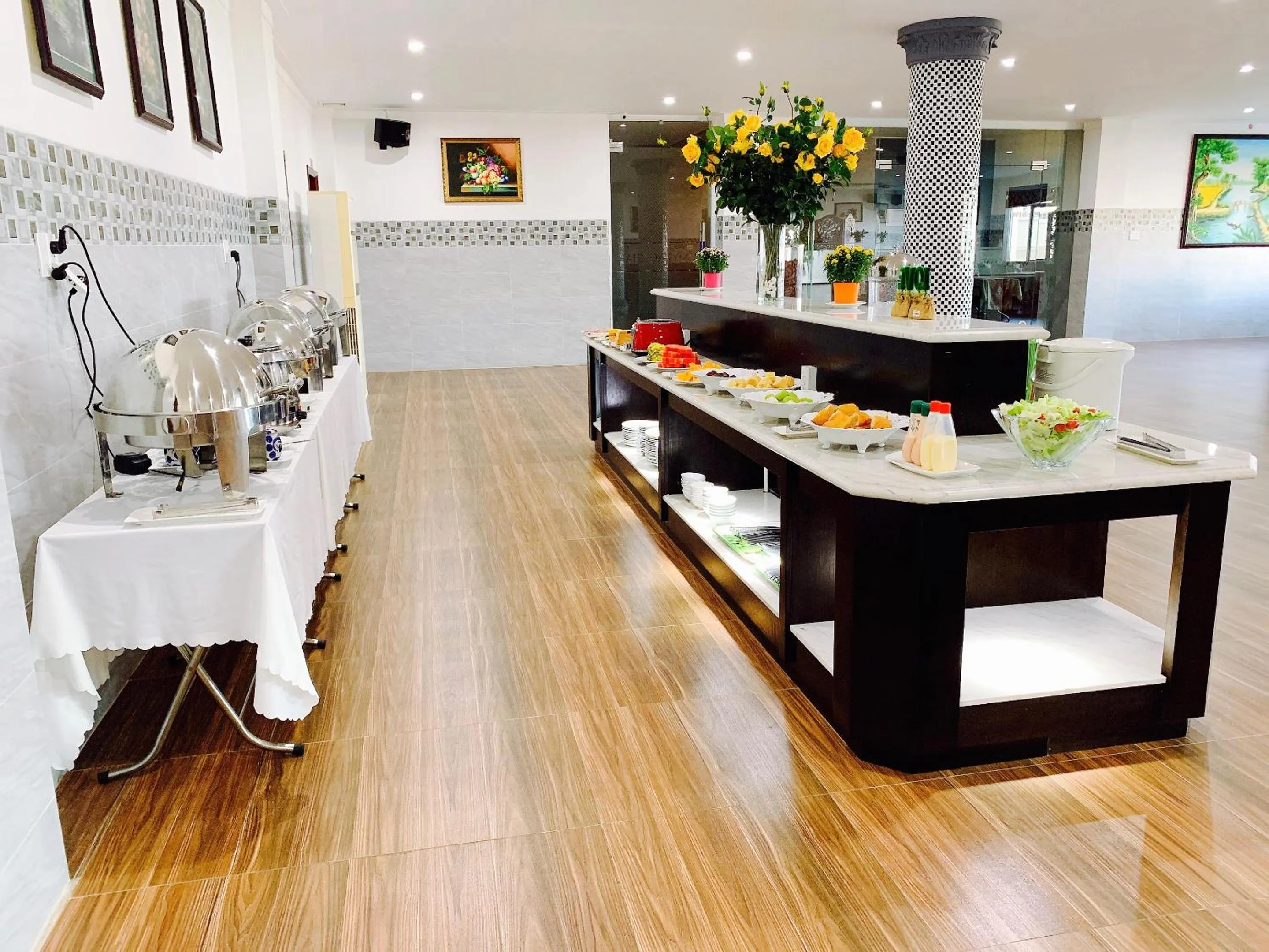 Restaurant/places to eat in Long Bao Chau Hotel