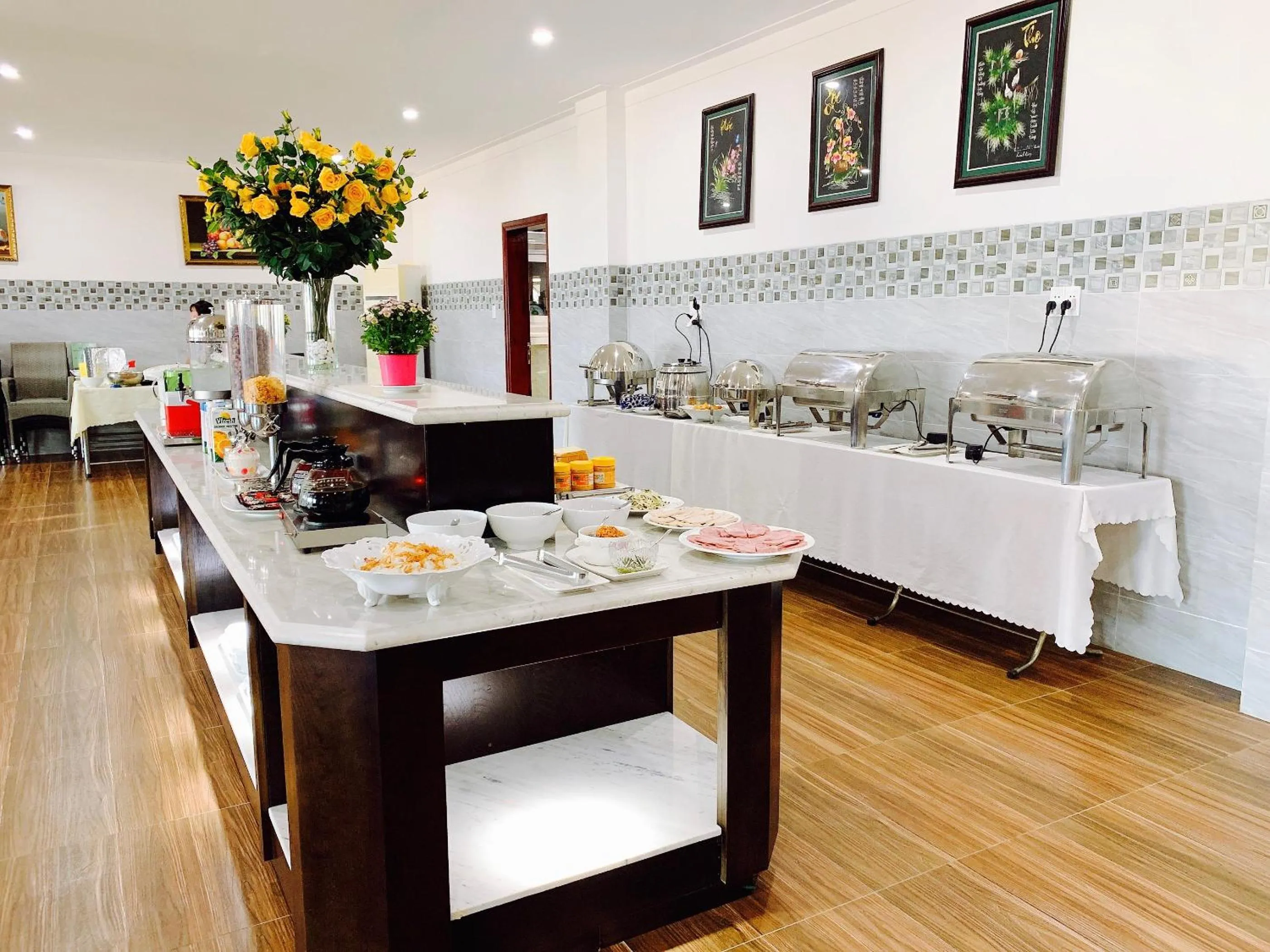 Food and drinks in Long Bao Chau Hotel