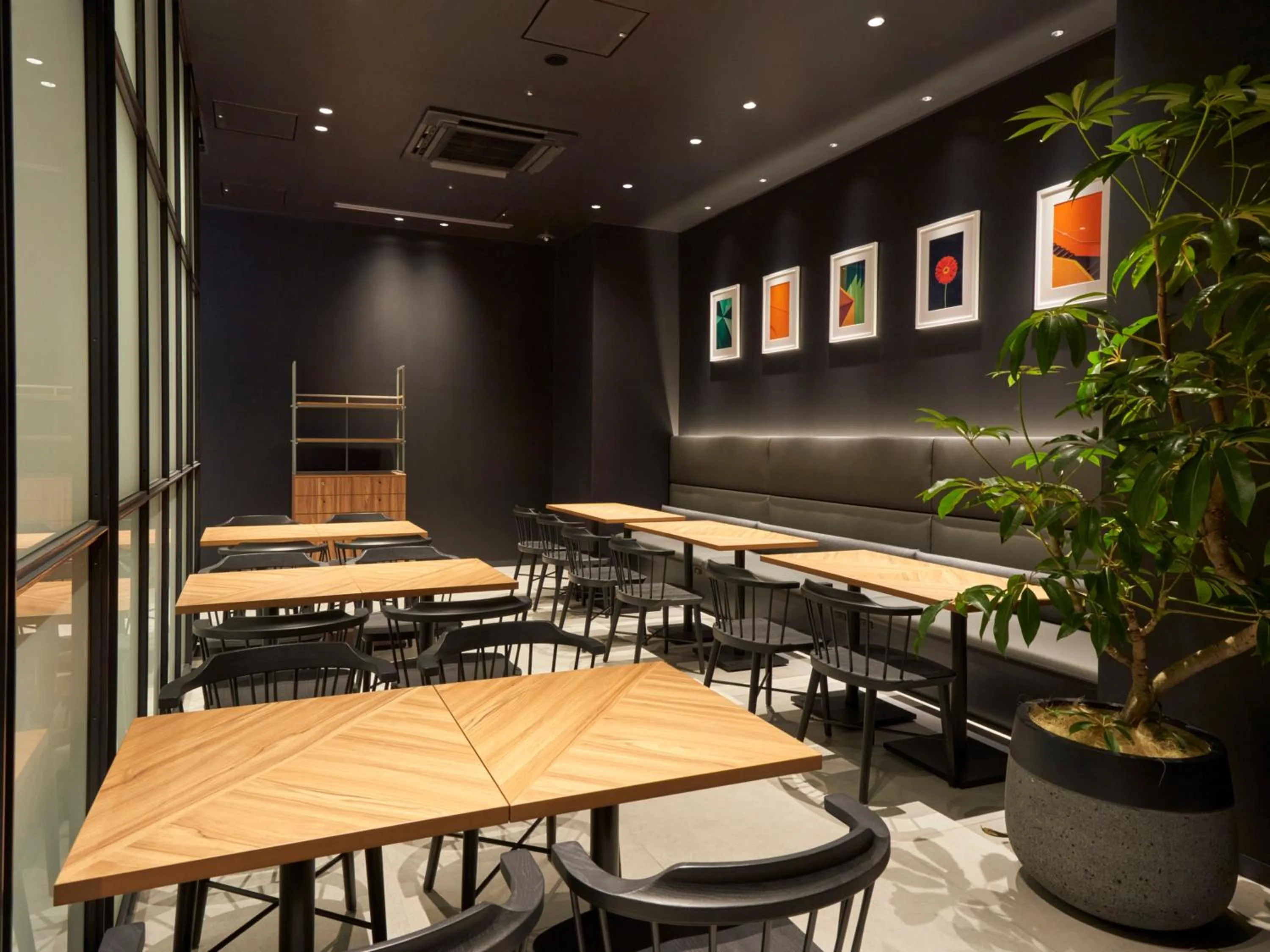 Restaurant/places to eat in CROSS Life Hakata Tenjin