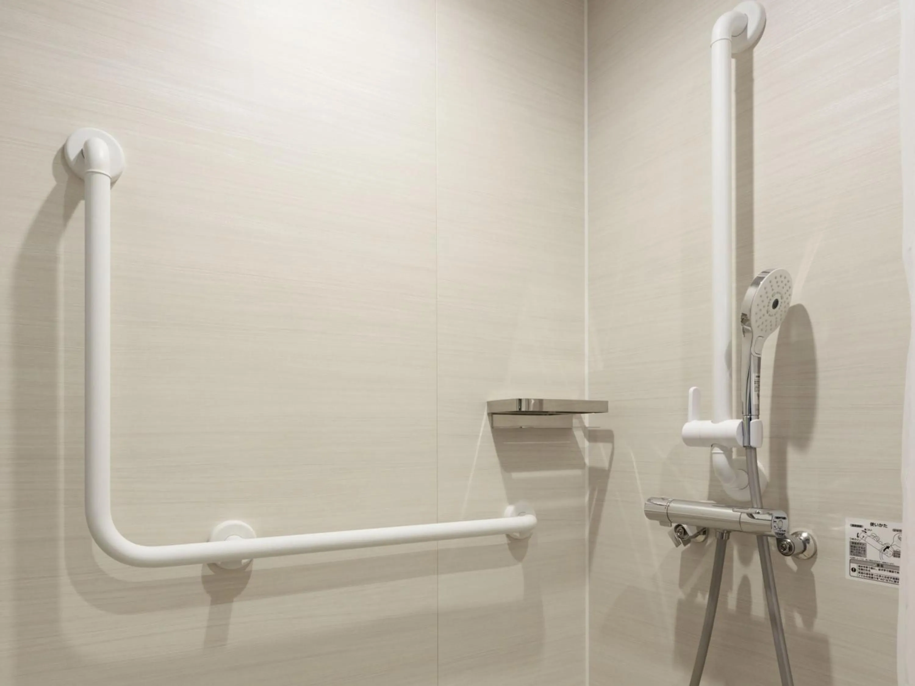 Shower in CROSS Life Hakata Tenjin