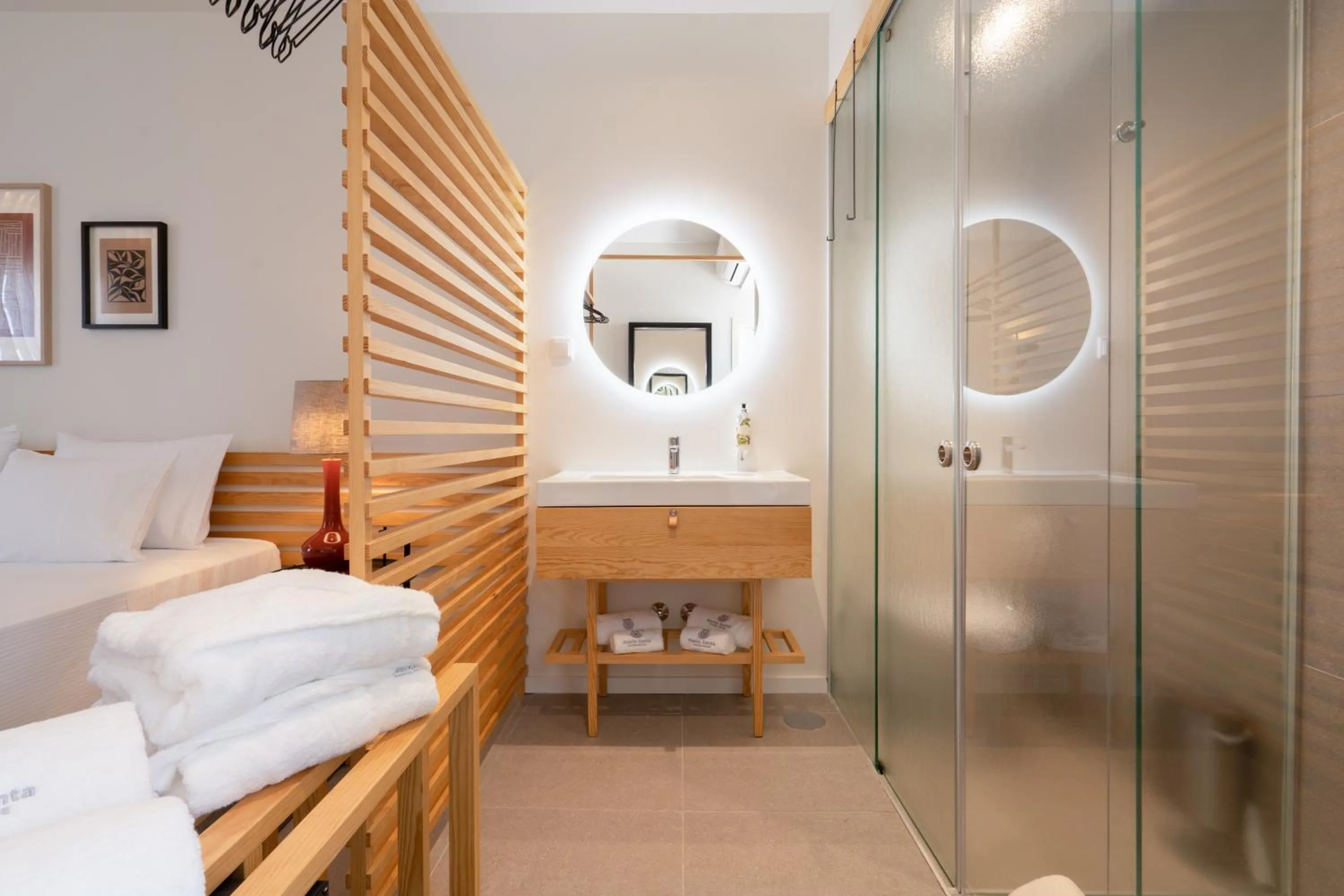 Bathroom, Bed in FONTE SANTA Manor House
