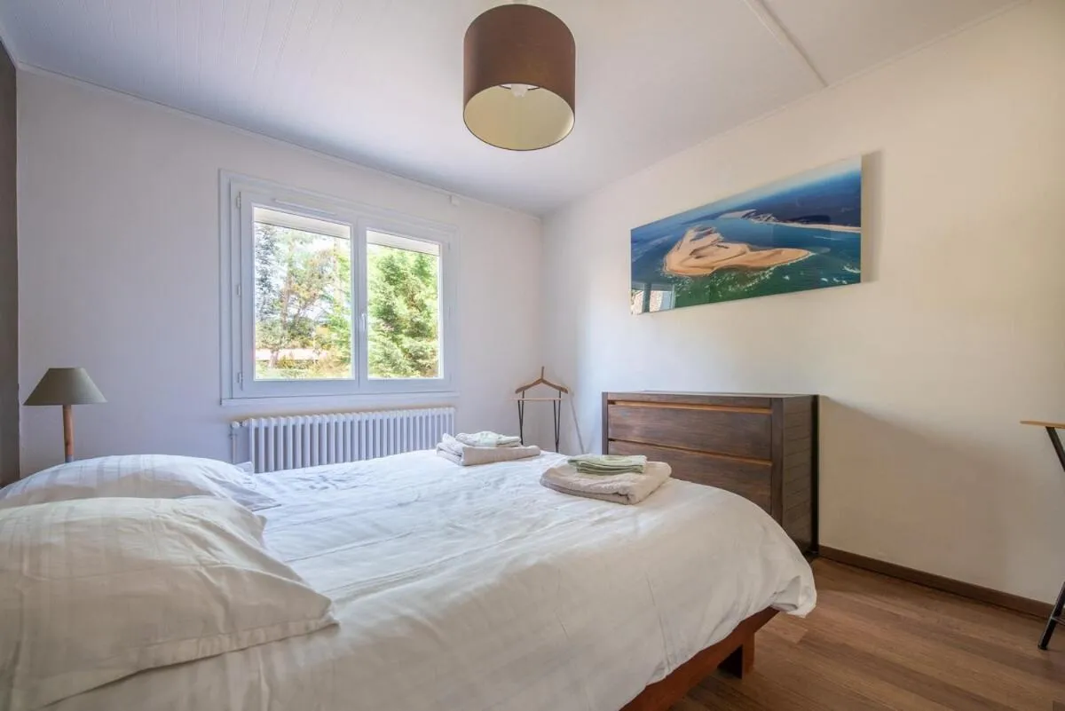Bed in Appartements parc Pereire