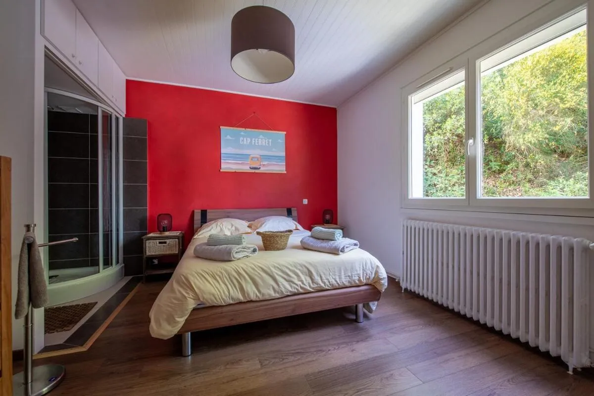 Bed in Appartements parc Pereire
