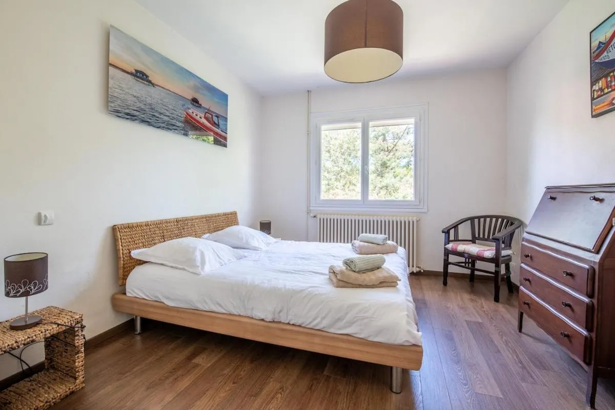 Bed in Appartements parc Pereire