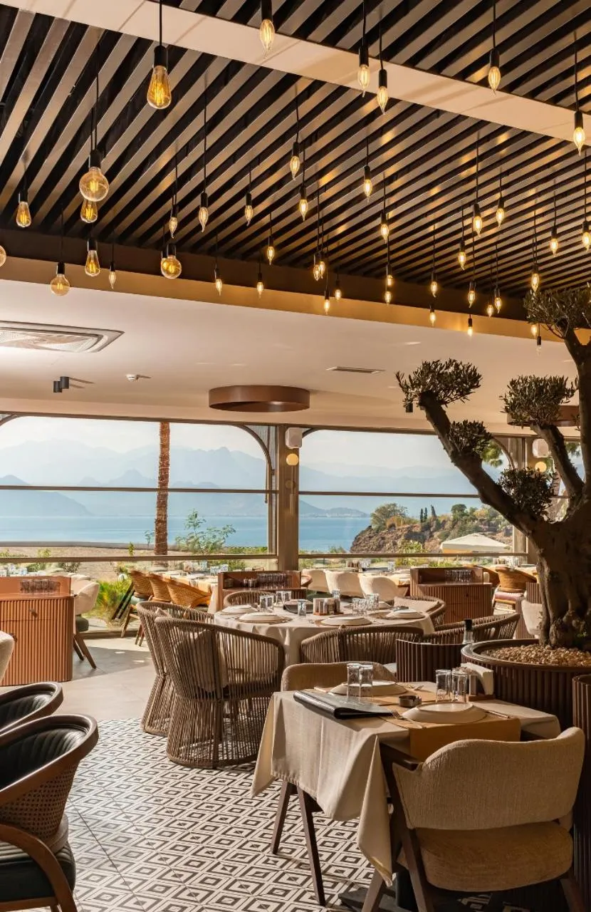 Restaurant/places to eat in Qinn Hotel