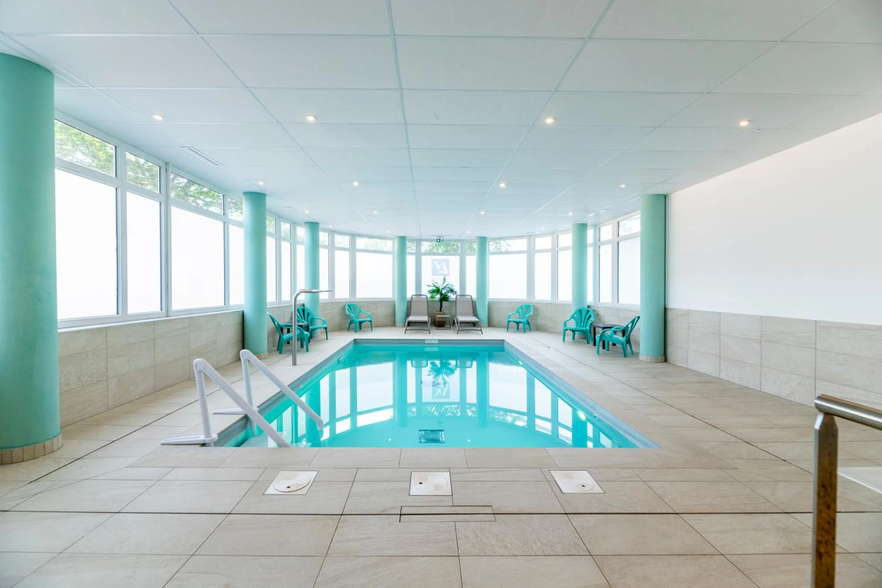 Swimming pool in Lagrange Apart Hôtel Mulhouse Saint Sauveur