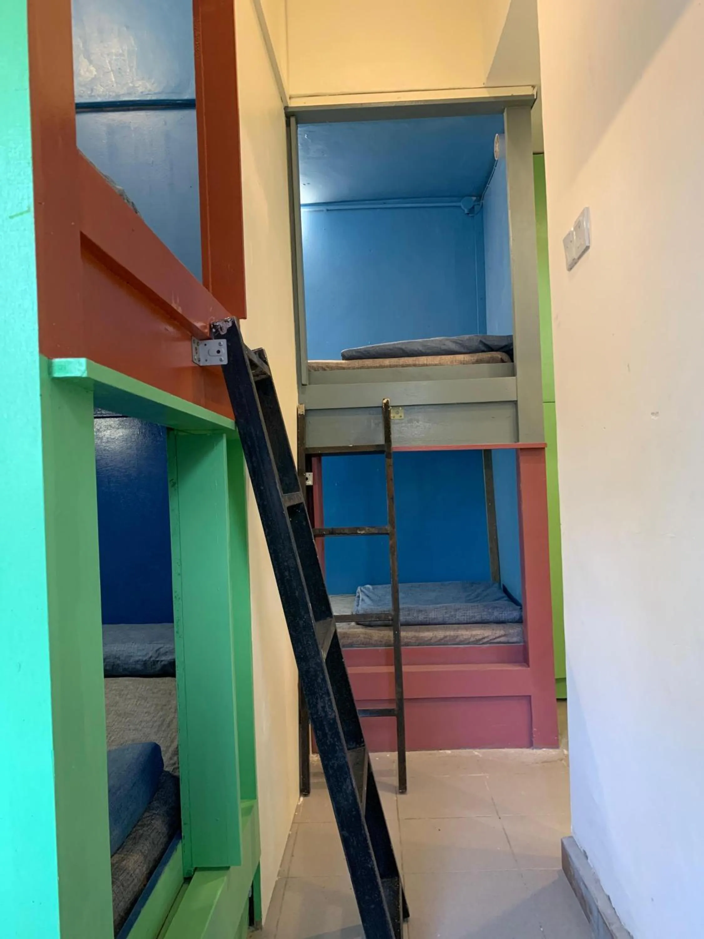 Bestow Capsule Hostel