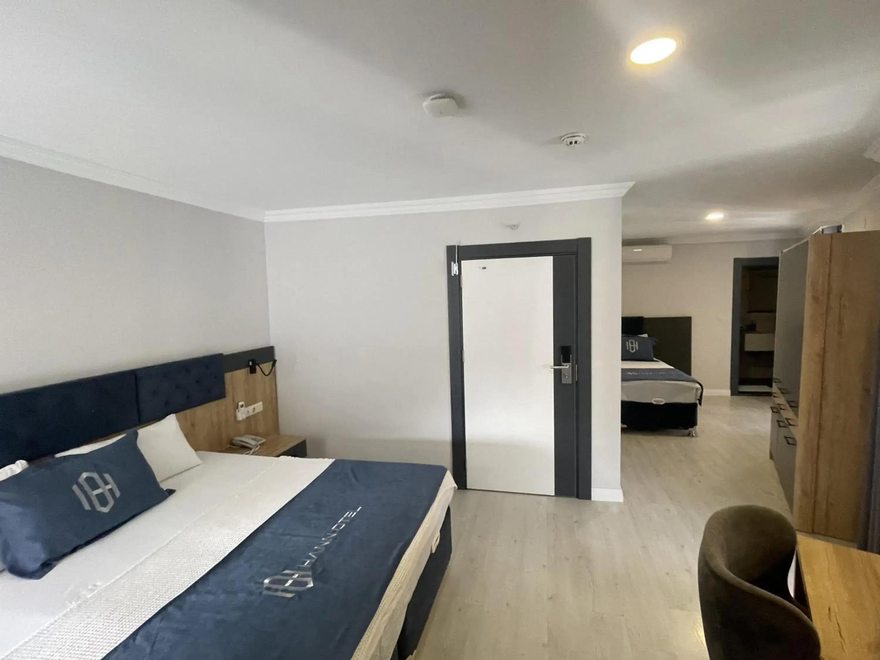 Deluxe Queen Suite - single occupancy in HANN OTEL Deluxe Queen Suite - single occupancy in HANN OTEL