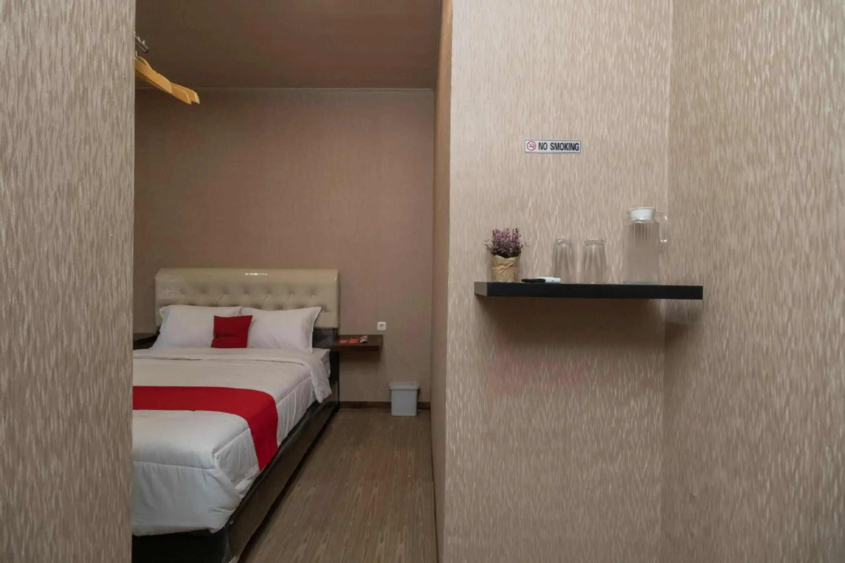 Bed in RedDoorz @ Jalan Srikandi Pekanbaru Bed in RedDoorz @ Jalan Srikandi Pekanbaru