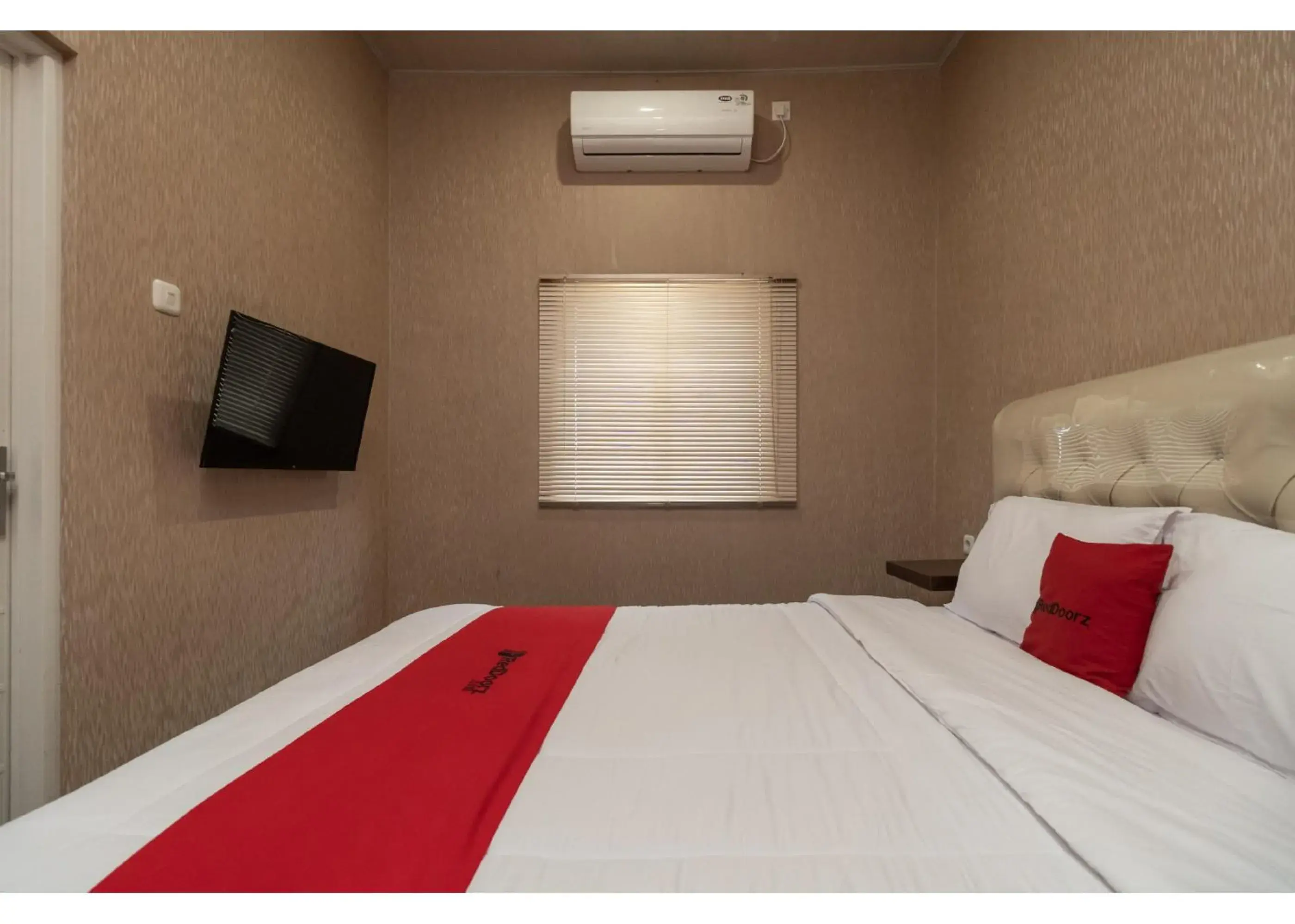 Bed in RedDoorz @ Jalan Srikandi Pekanbaru Bed in RedDoorz @ Jalan Srikandi Pekanbaru